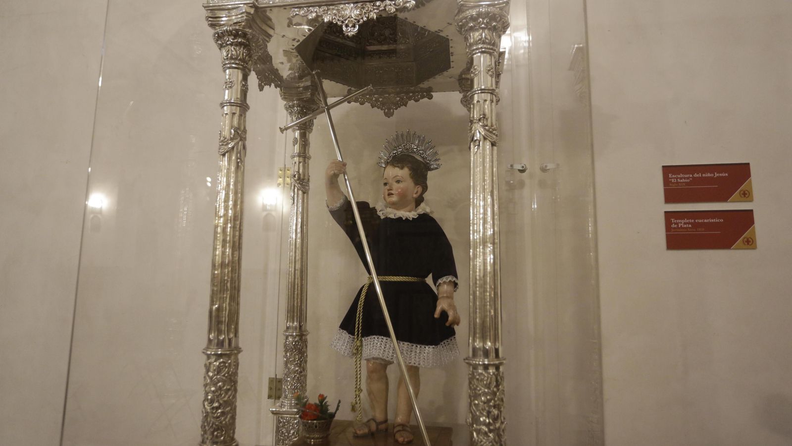 Imagen del Niño Jesús en el templete realizado por Seco Velasco con donaciones de vecinos tras la guerra.