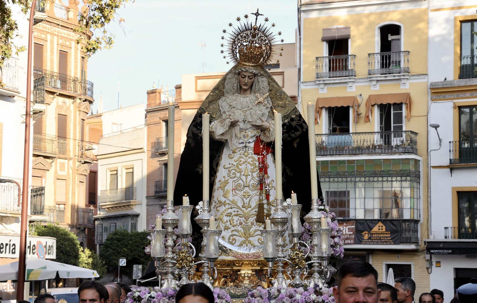 En imágenes, el traslado de los titulares de Las Aguas a la iglesia de San Jacinto