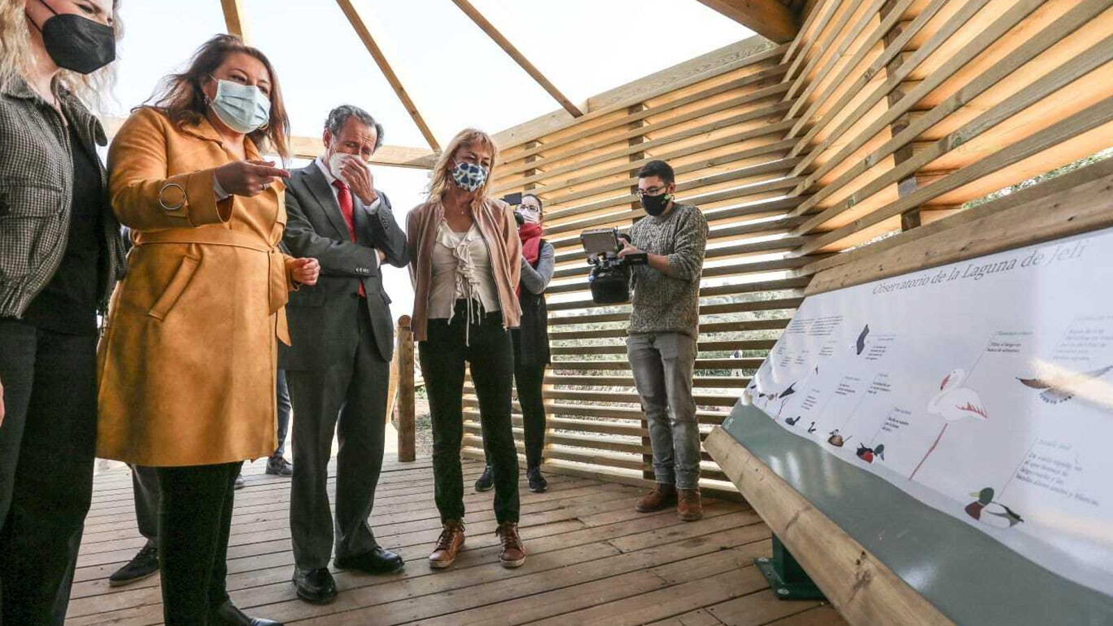 Un momento de la visita al observatorio de aves.