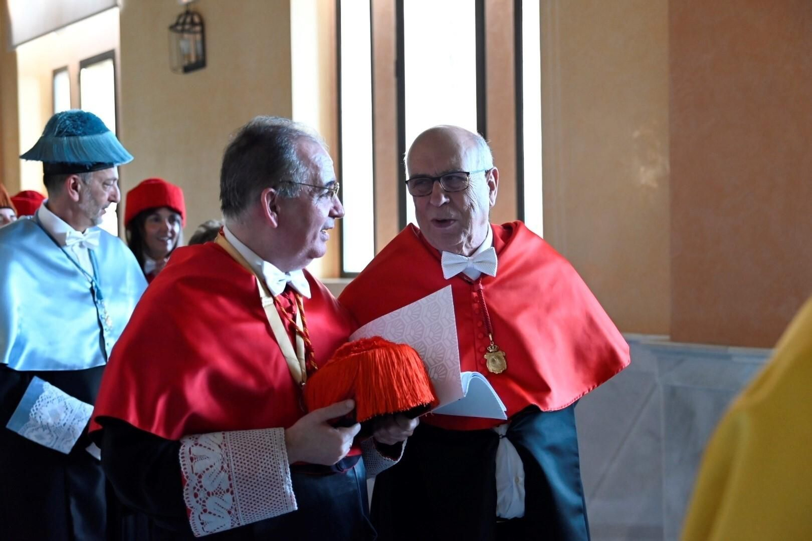 Las fotografías de la investidura de Pilar León-Castro y Rafael Illescas como doctores honoris causa en Córdoba