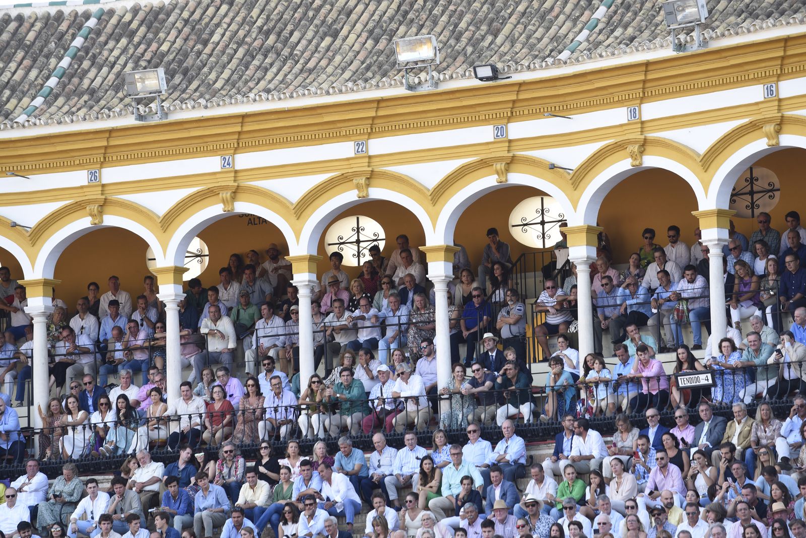 Búscate en la tercera corrida de toros de la Feria de San Miguel de Sevilla