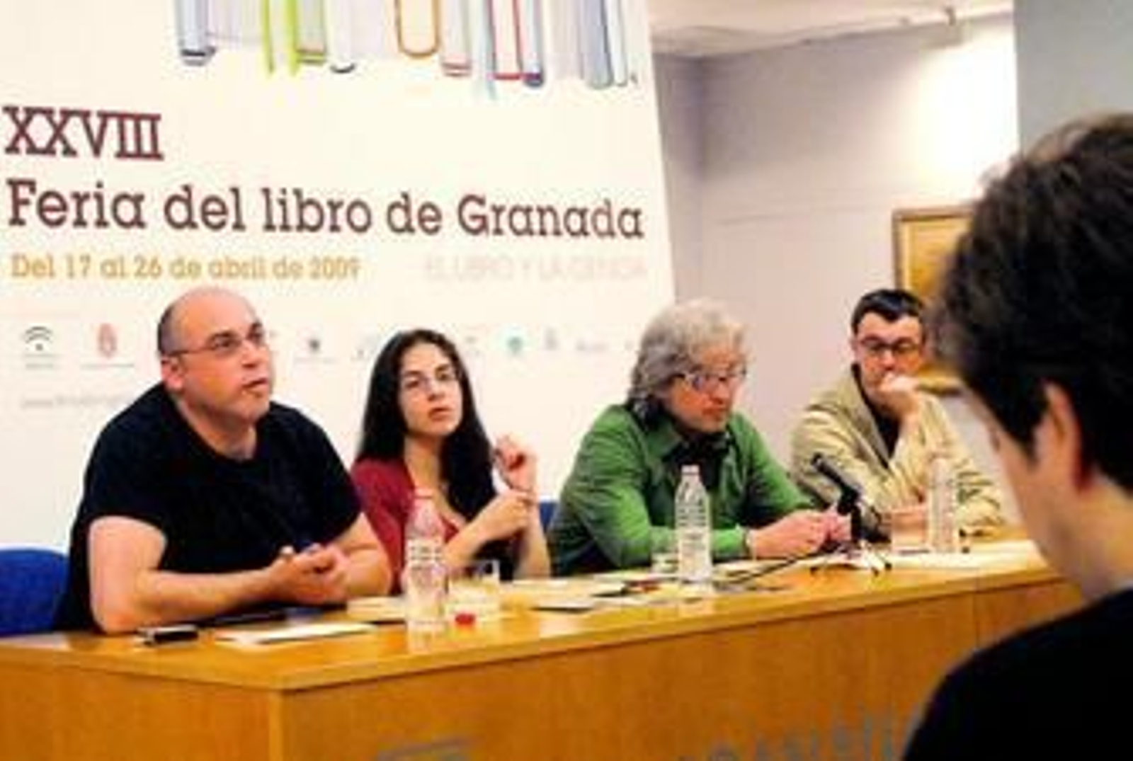 Miguel Ángel Arcas, en el centro, junto a autores de esta edición..