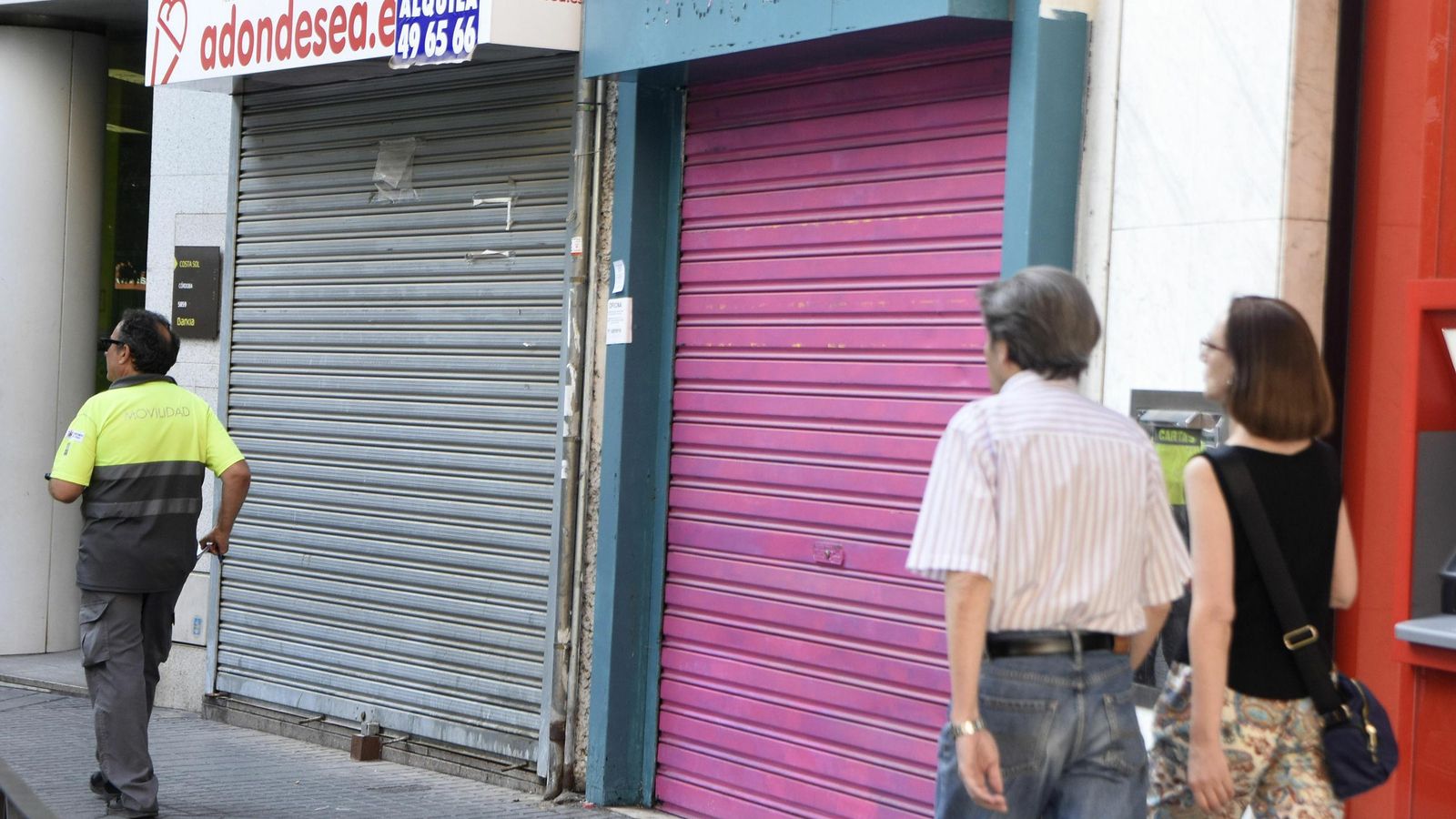 Varios comercios cerrados.
