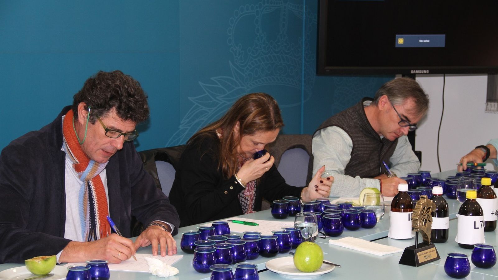 Cata del mejor aceite de oliva virgen extra de la provincia de Huelva en la Diputación