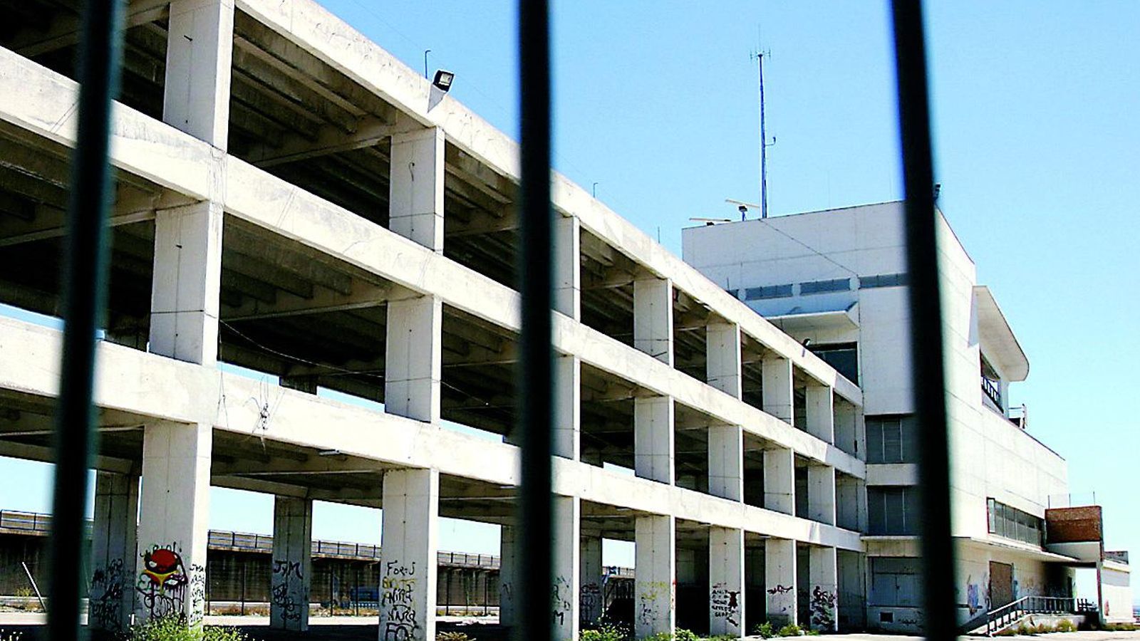 Edificio Ciudad del Mar, donde el puerto proyecta la construcción de un hotel Edificio Ciudad del Mar, donde el puerto proyecta la construcción de un hotel