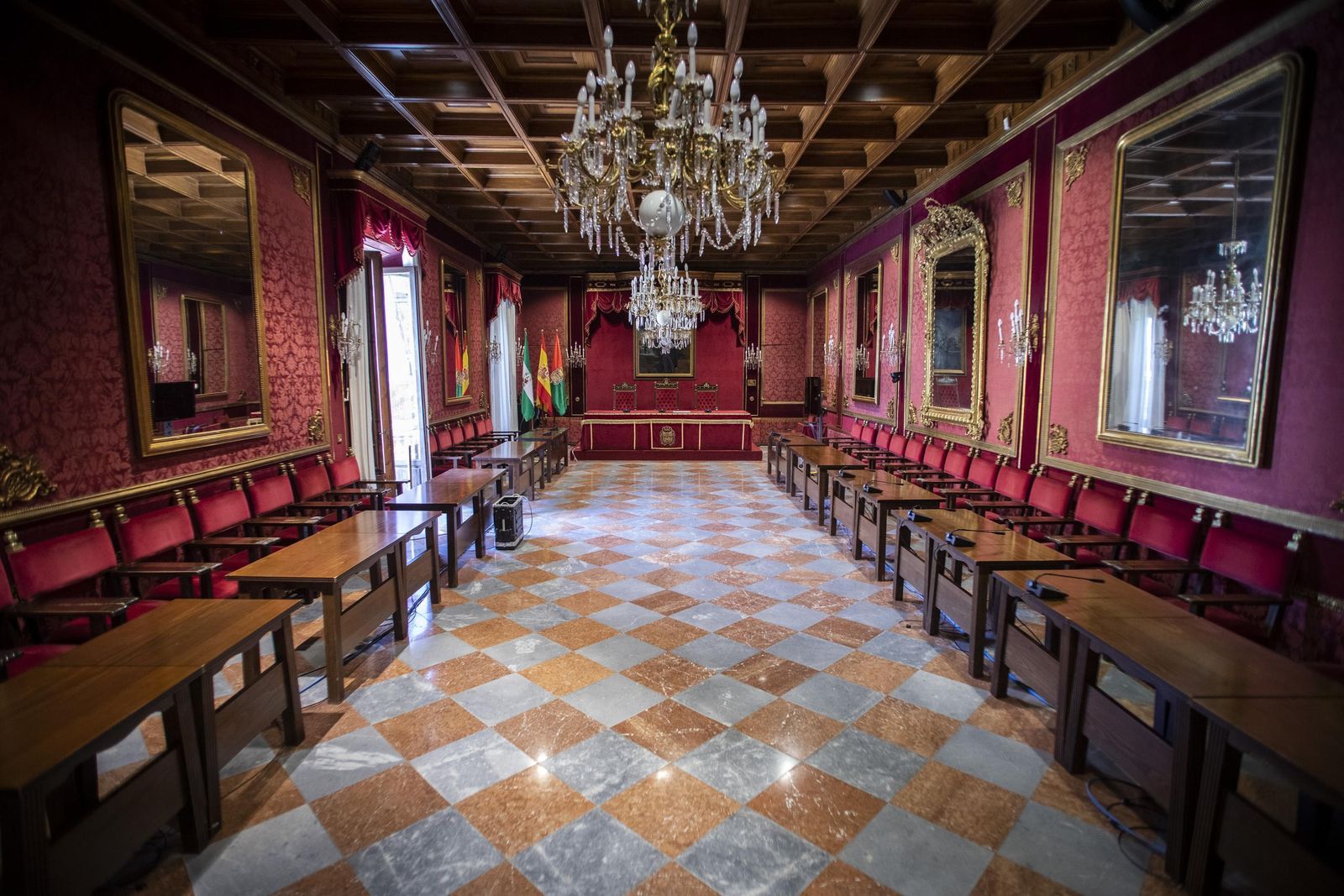 Los cinco grandes contratos de Granada:  una historia de retrasos con costes millonarios