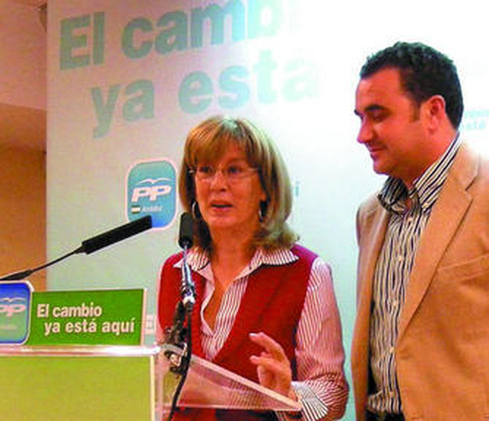Mar Agüero y José Cara, ayer en la sede de los populares.