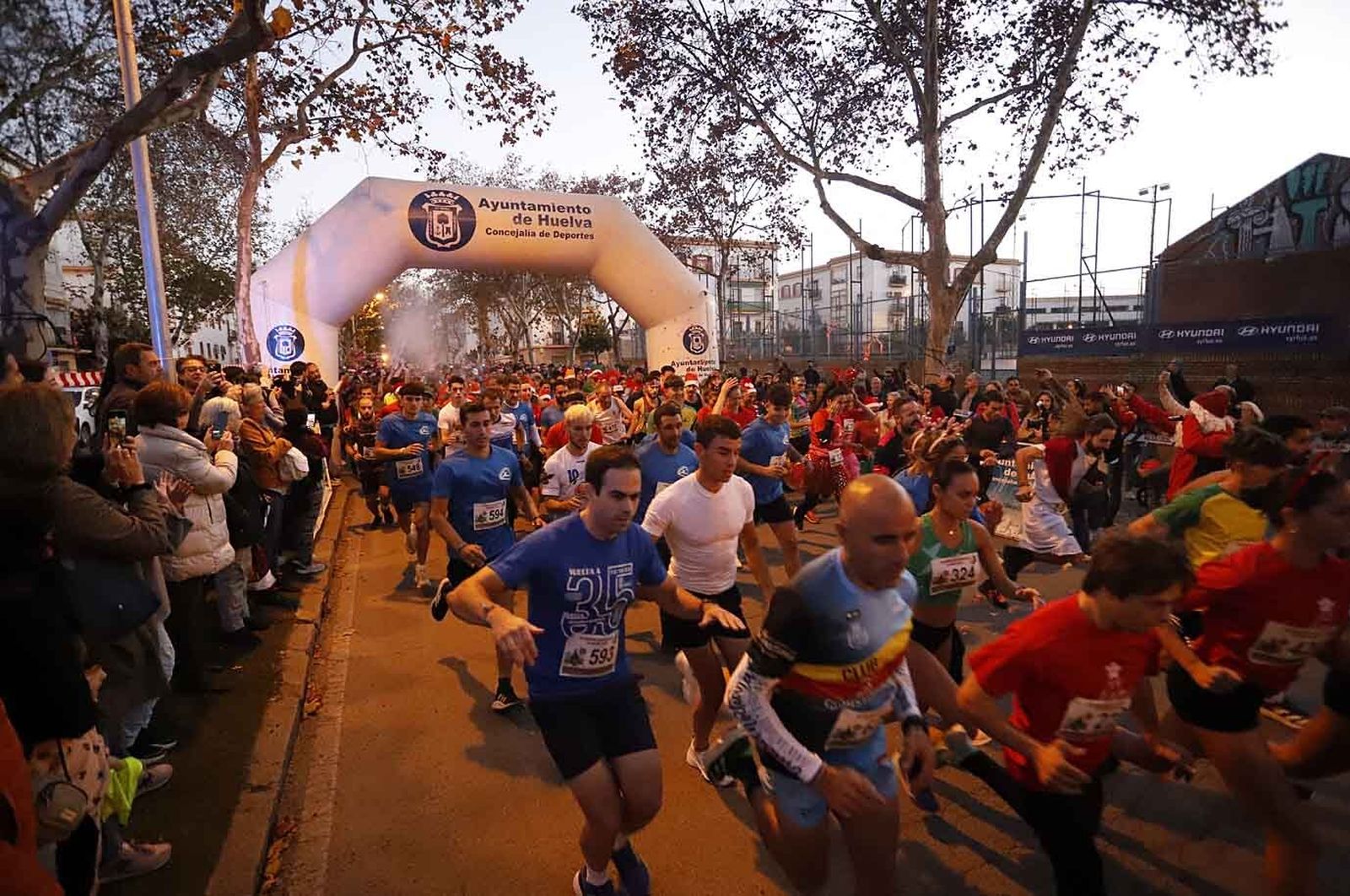Imágenes de la carrera de San Silvestre en Huelva