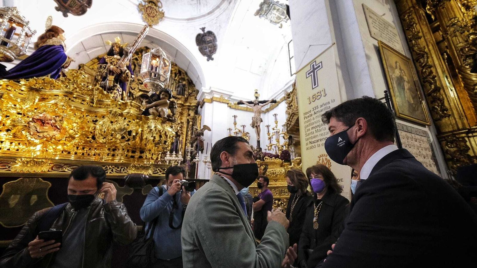 Juan Marín visita la cofradía del Nazareno