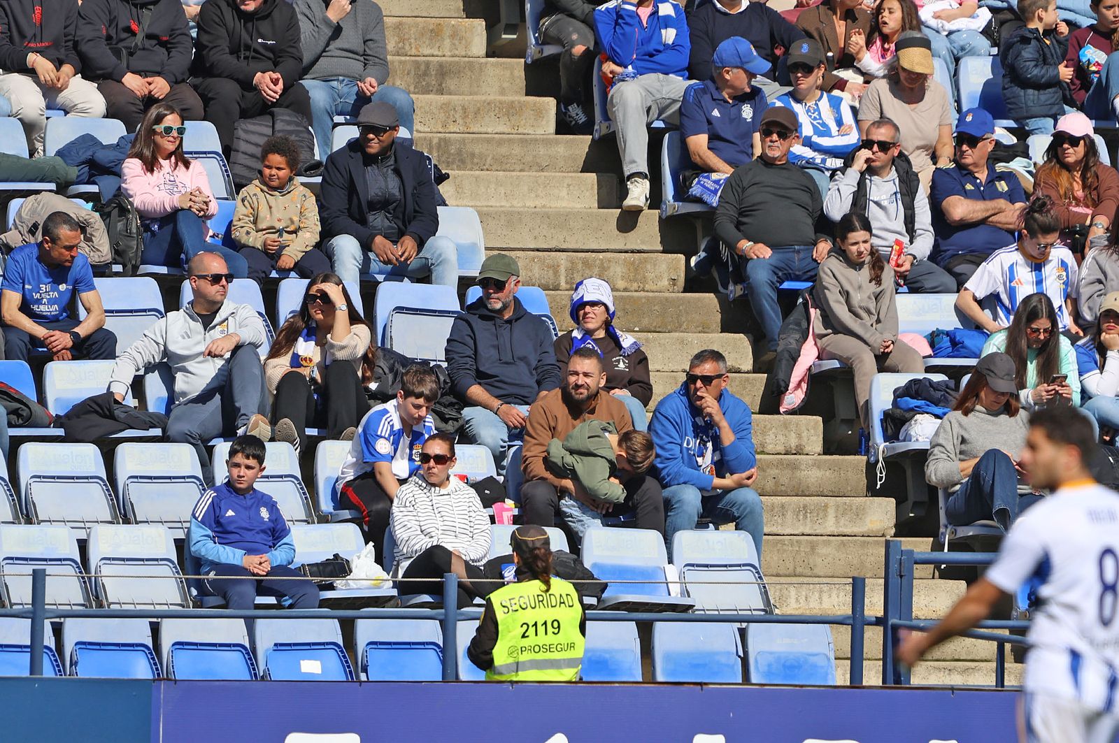 Búscate en las gradas del Nuevo Colombino en el Recre-Yeclano