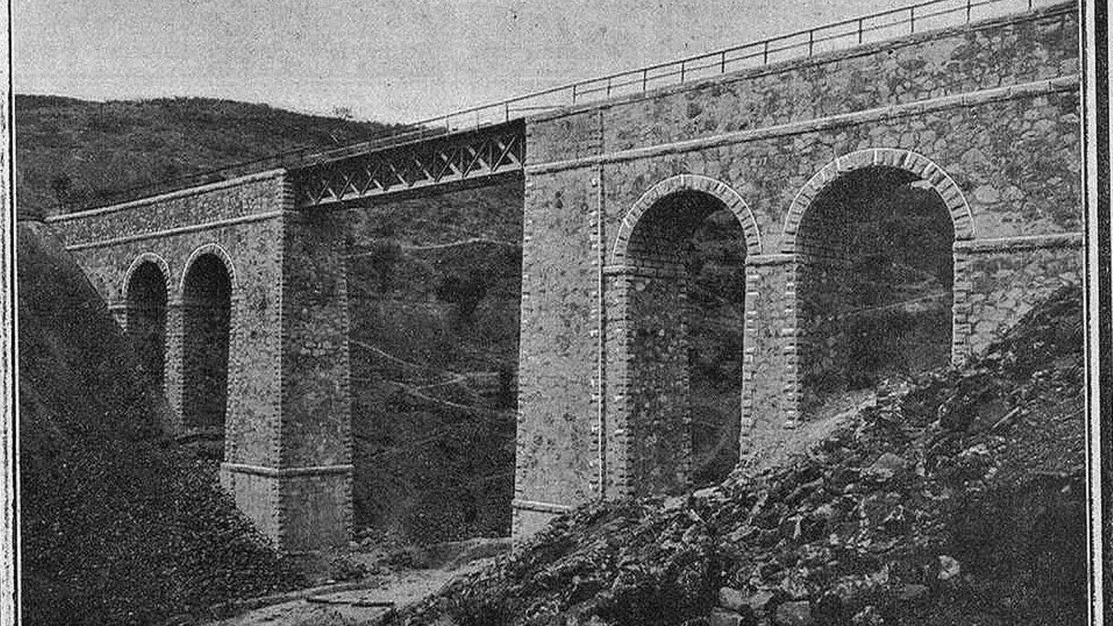 Viaducto sobre el barranco del Madero construido 1904 y ya desaparecido.
