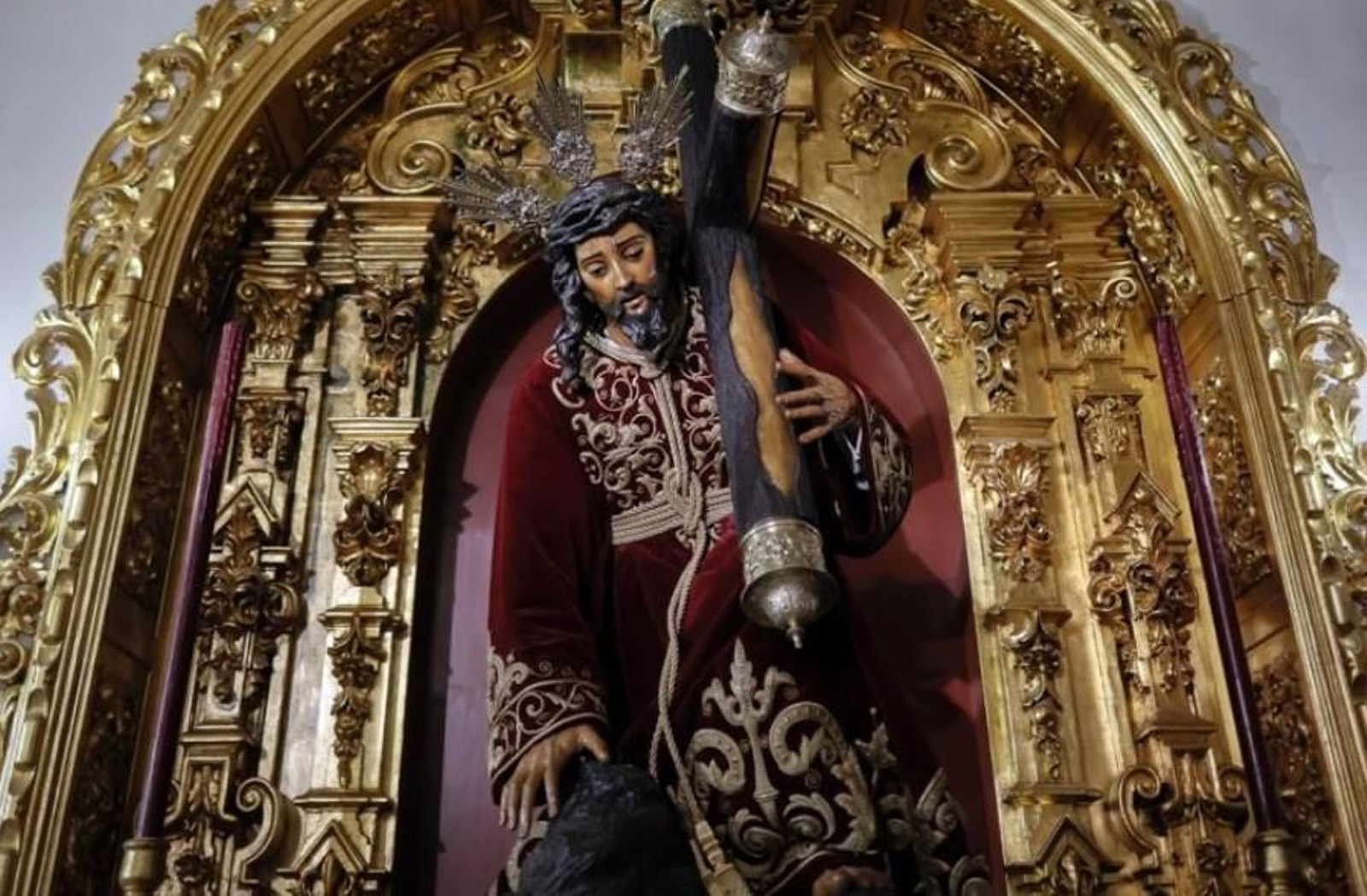 El Cristo de las Tres Caídas vuelve a la nave de la epístola