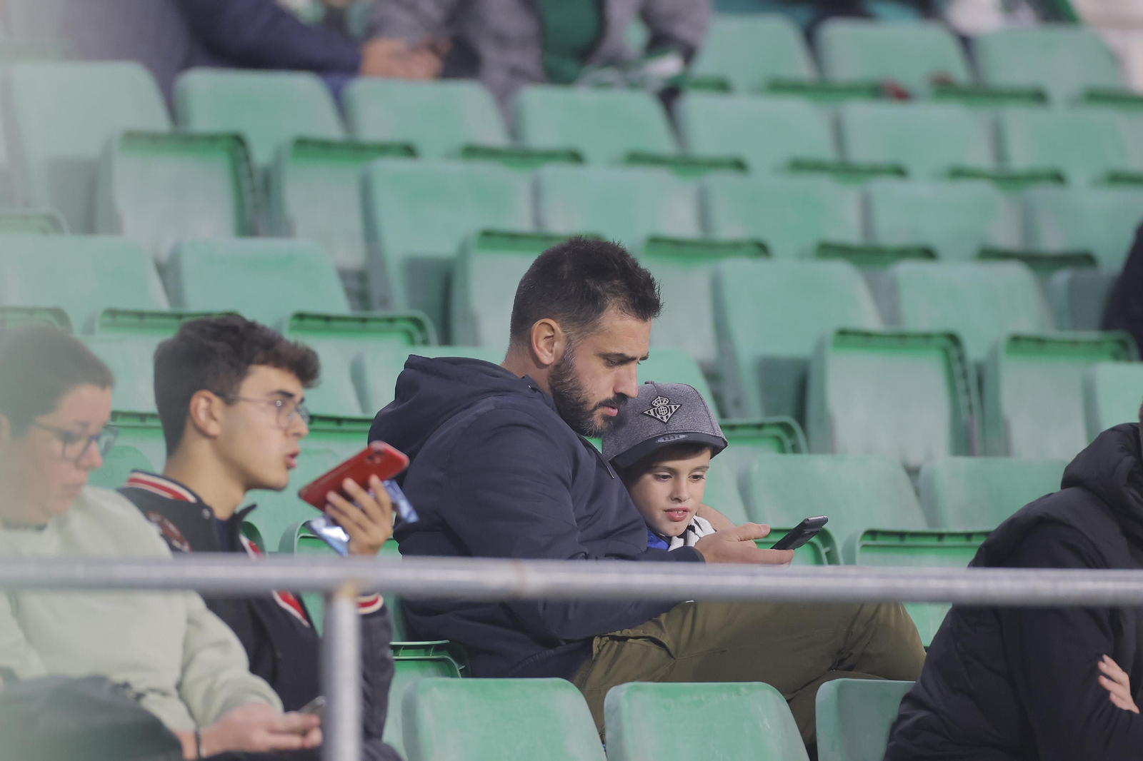 Búscate en las fotos del Betis-Las Palmas