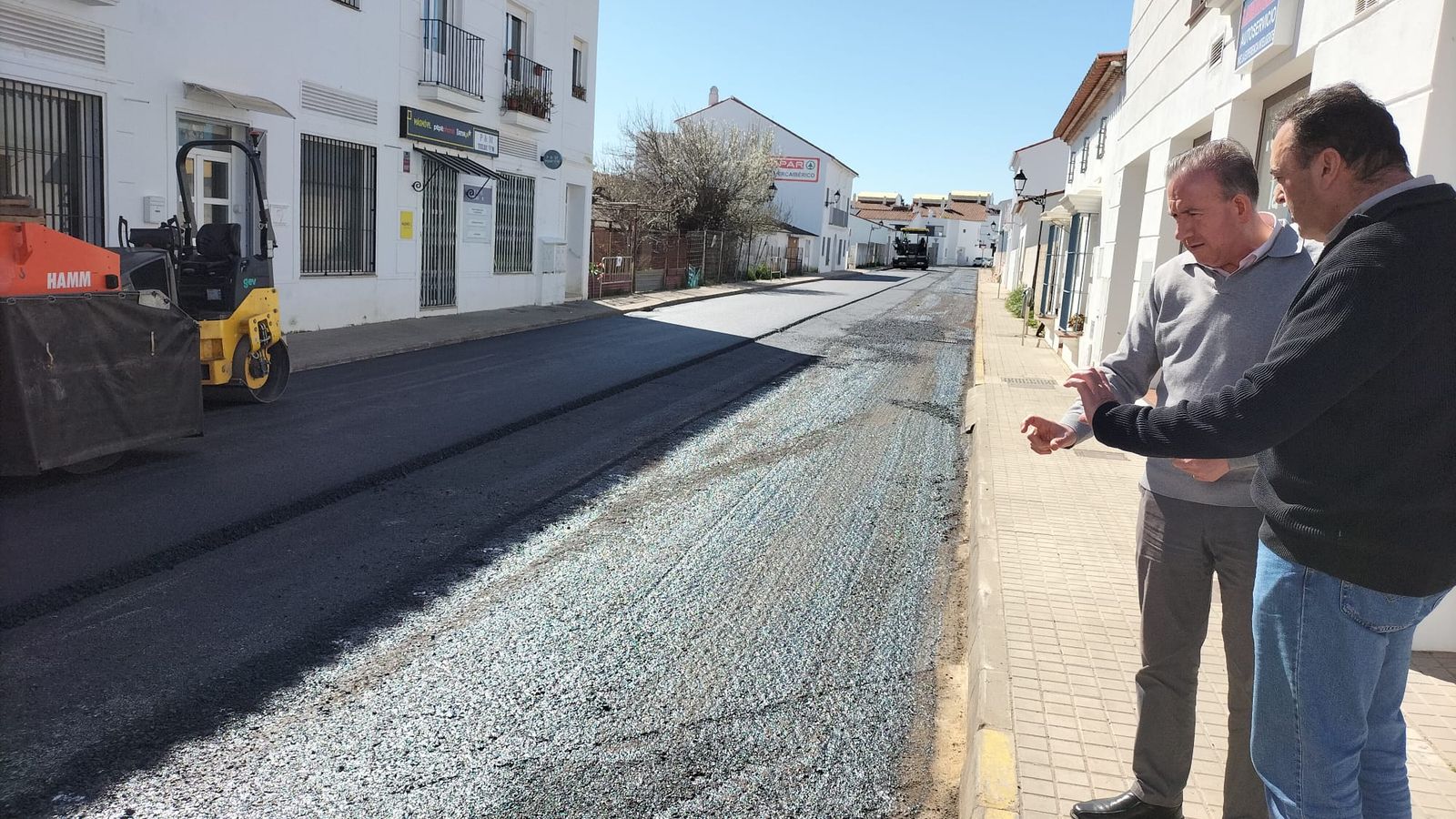Visita del nuevo asfaltado de la calle Boca de Oro de Aracena.