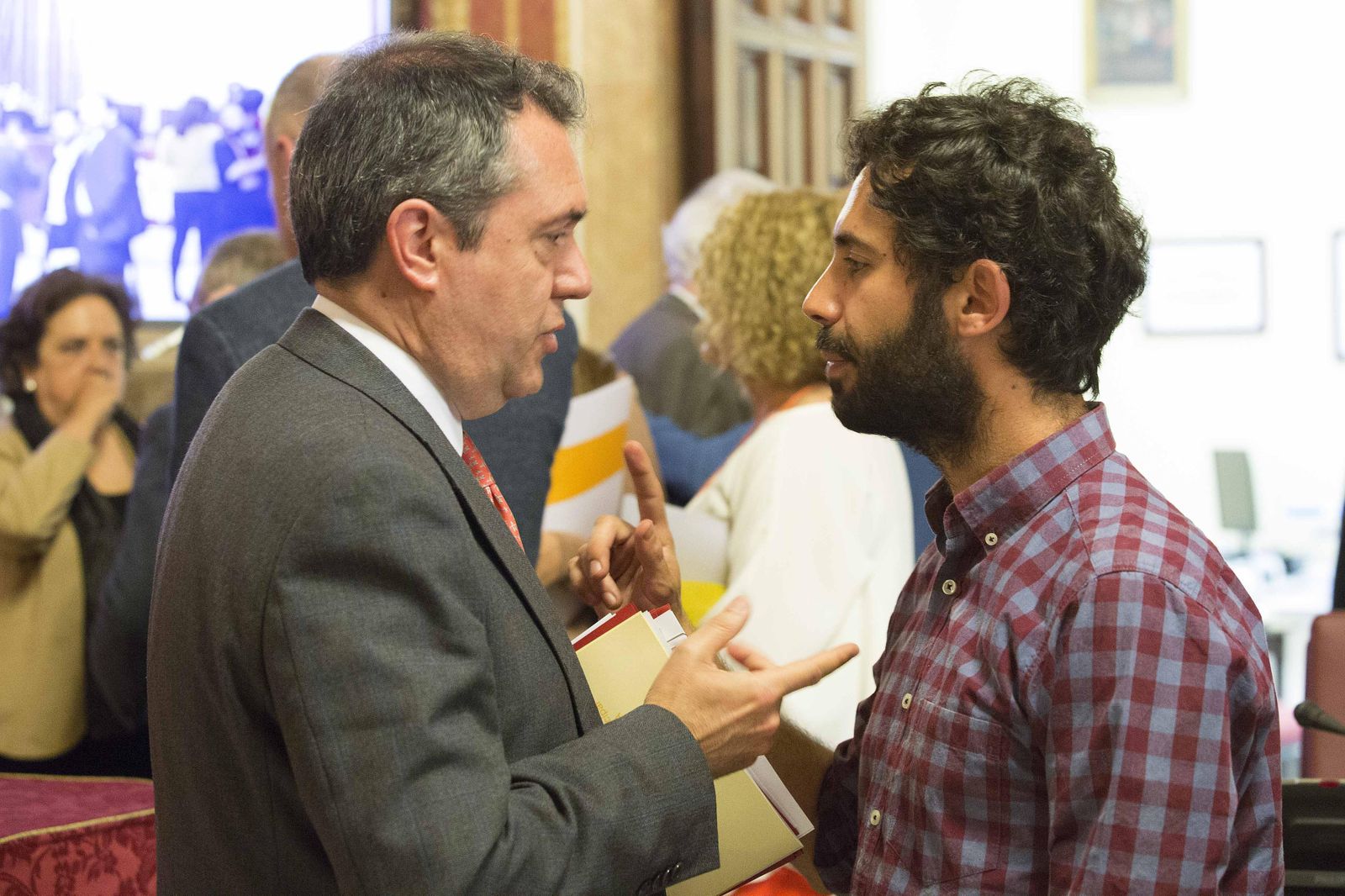 Espadas, con Julián Moreno en un Pleno.