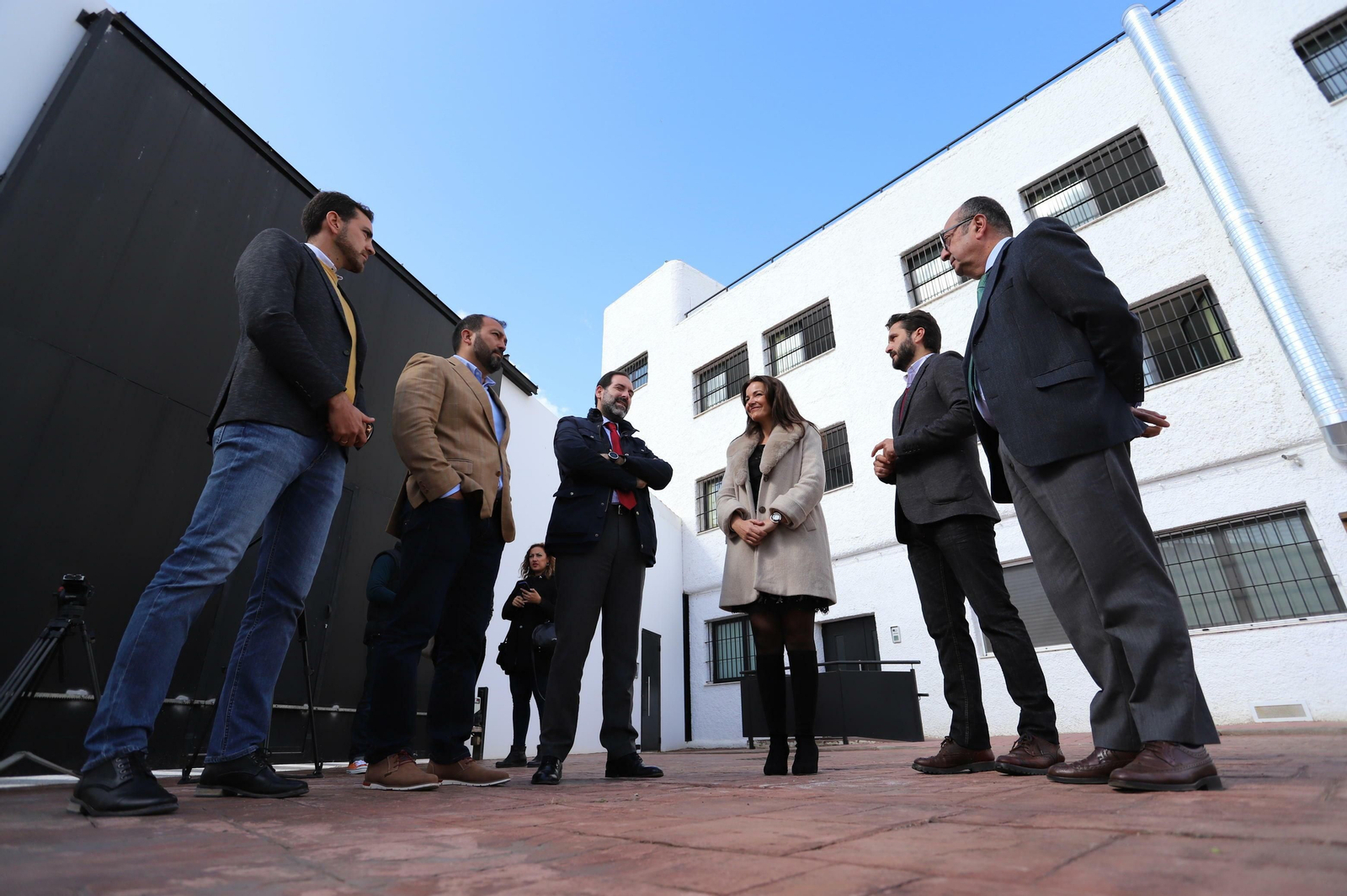 Autoridades y dirigentes del Centro de Internamiento de Menores Infractores Odiel, ayer durante la visita.