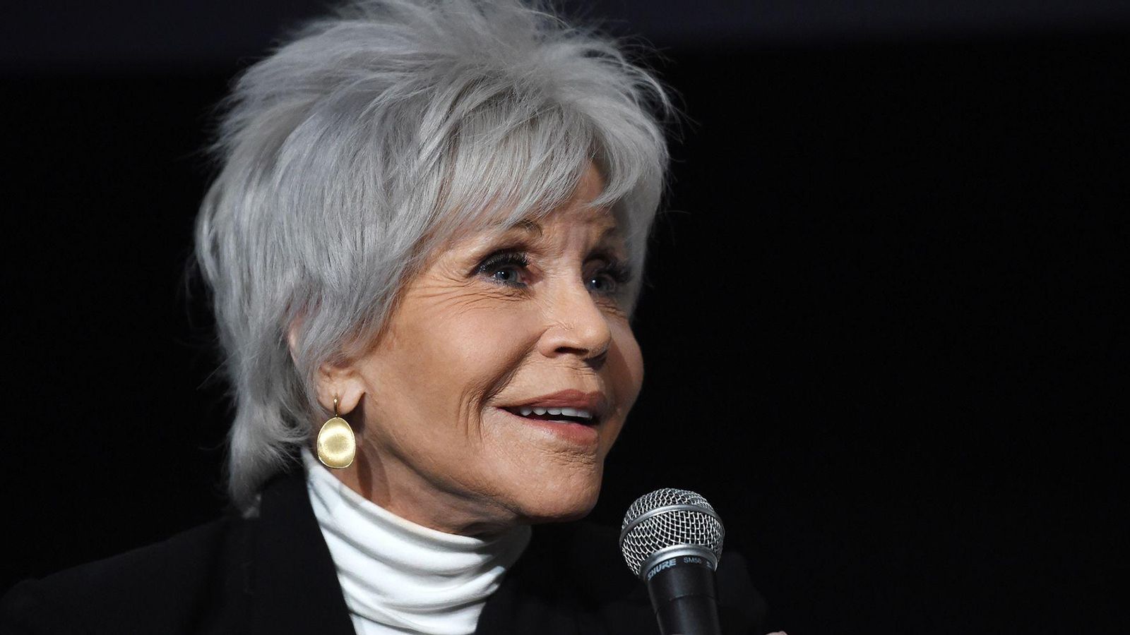 Jane Fonda, con un corte 'pixie' con pelo blanco.