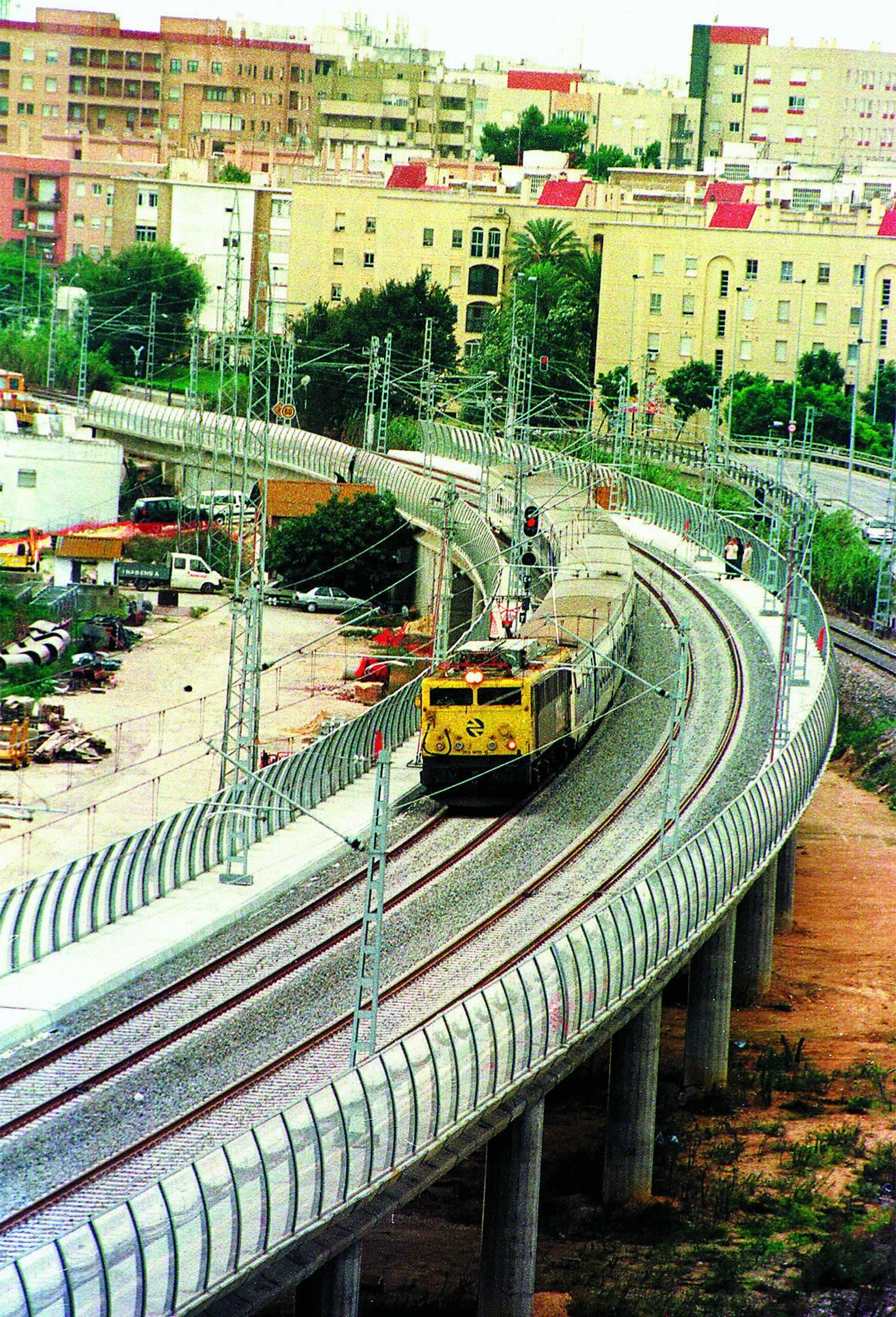 Elevación de la vía del tren.