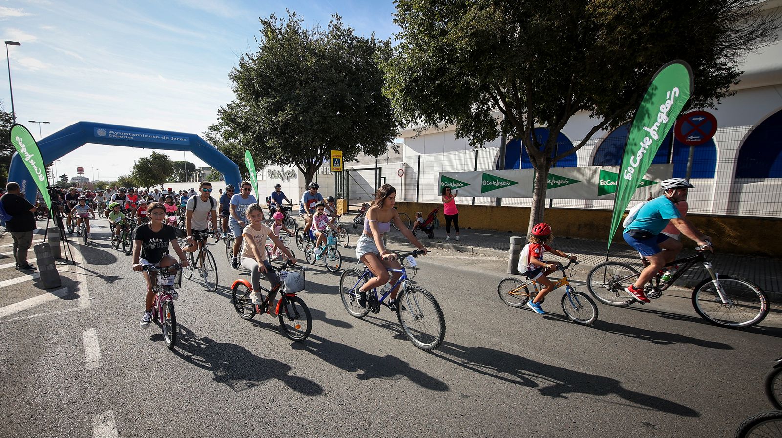 Gran ambiente en la fiesta de la bici y la amistad