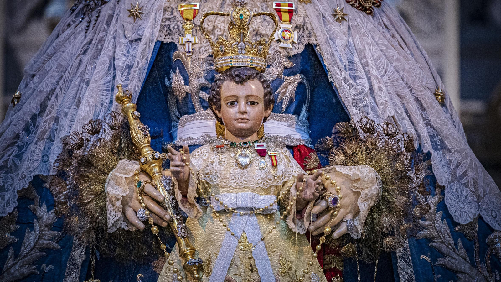 Primer día del besamanos extraordinario por el 75 aniversario del Dogma de la Asunción en Cádiz