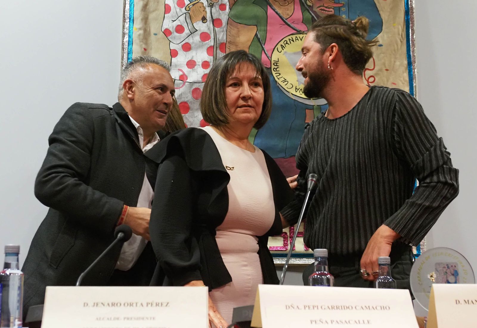 Manuel Carrasco regresa a su Isla Cristina para recibir el Galardón de la Peña Pasacalles, en imágenes