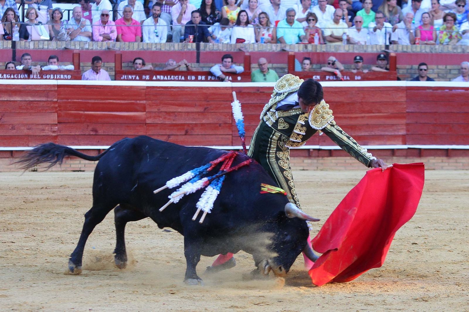 Miguel Ángel Perera en el fragor de una batalla emotiva en la que la belleza del toreo respondió a la bravura de este segundo toro.