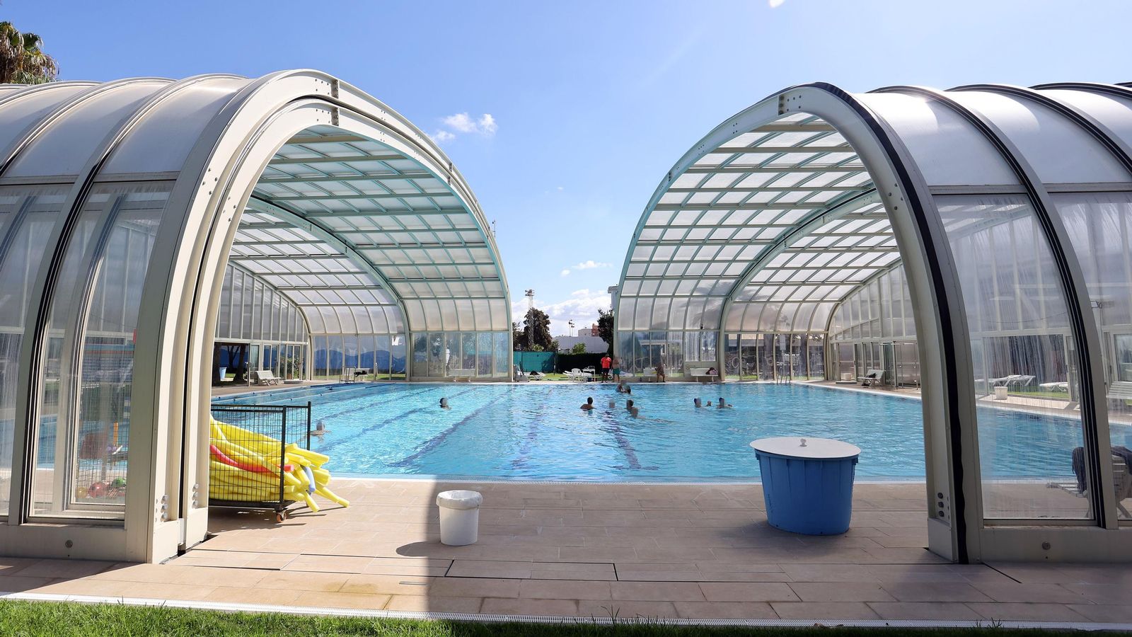 Imágenes de la piscina climatizada del Club Nazaret