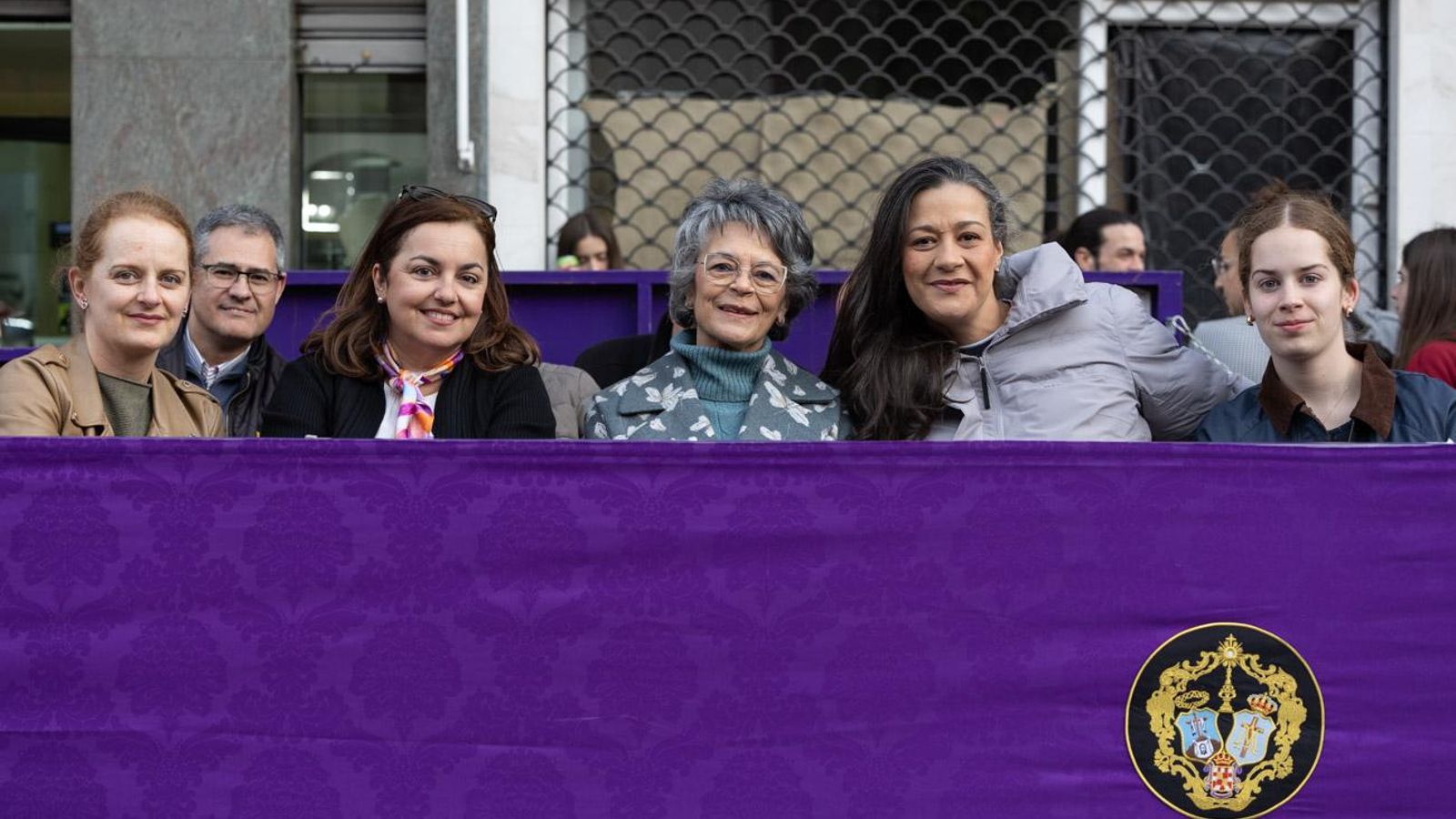 Los cofrades se rinden ante los grandes pasos de misterio del Lunes Santo