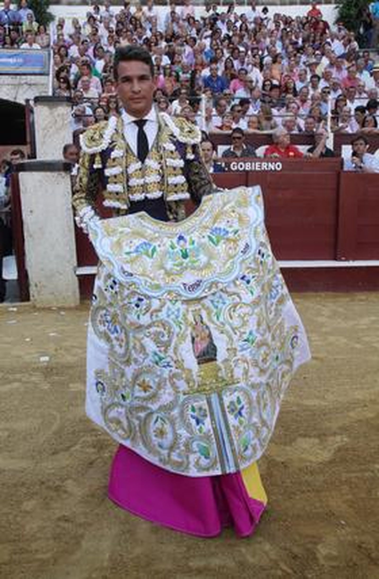 Manzanares con el Capote de Paseo 

Foto: Migue Fernandez