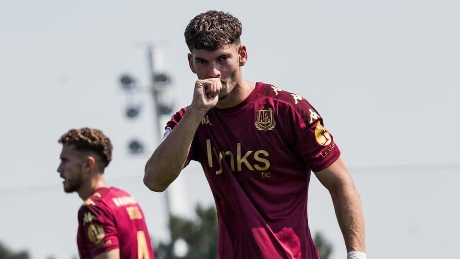 Mariano Carmona celebra su gol con el Alcorcón.