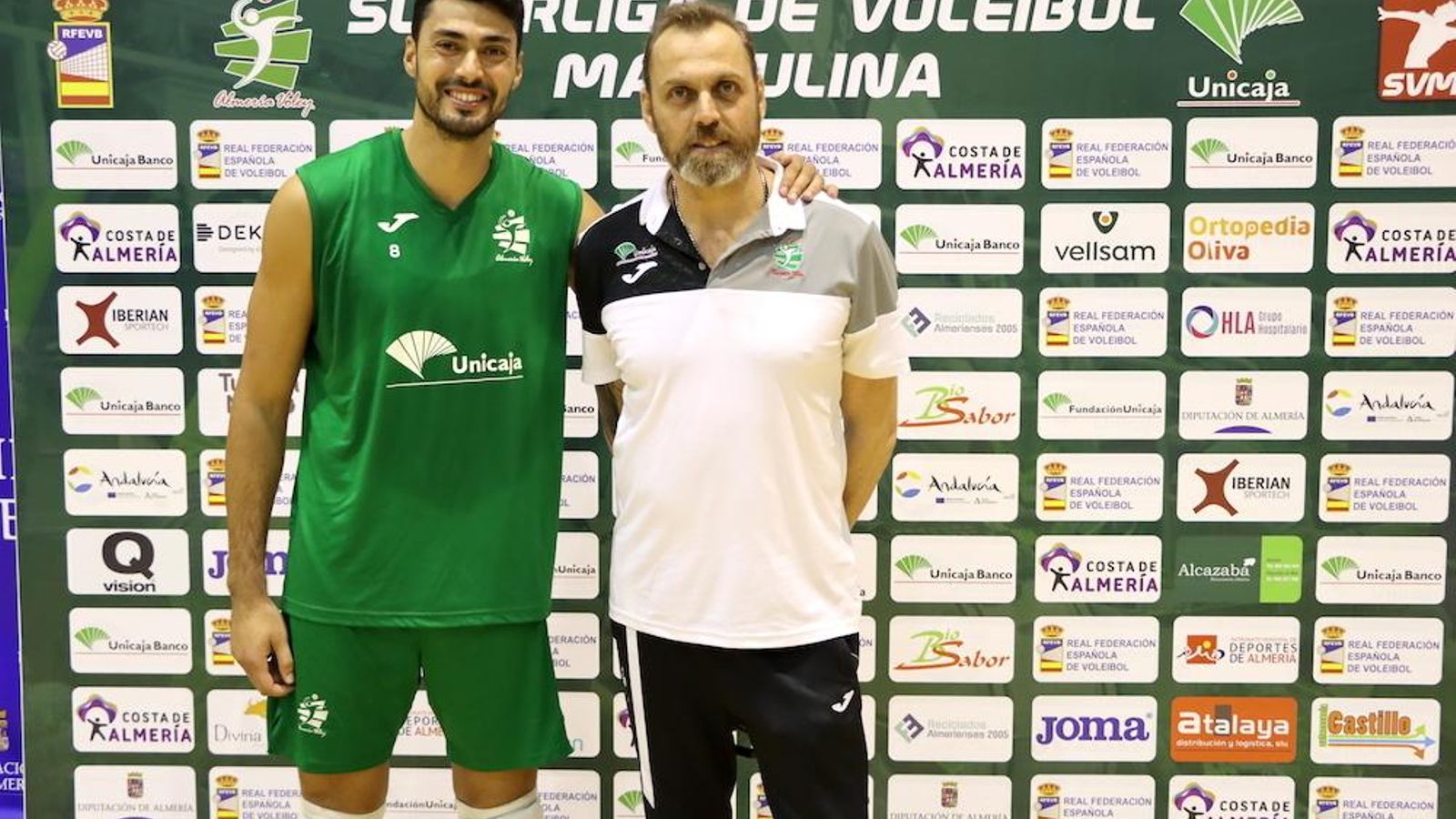 El entrenador Charly Carreño y el central Jorge Fernández, juntos en la previa del duelo contra Soria.