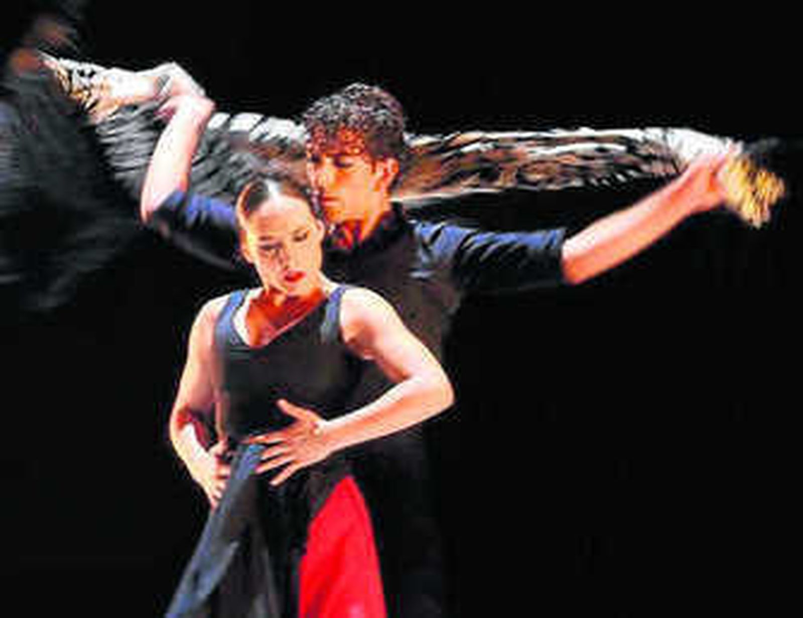 La almeriense Alejandra Gudí con Laura Santamaría y Antonio López en El Ejido.