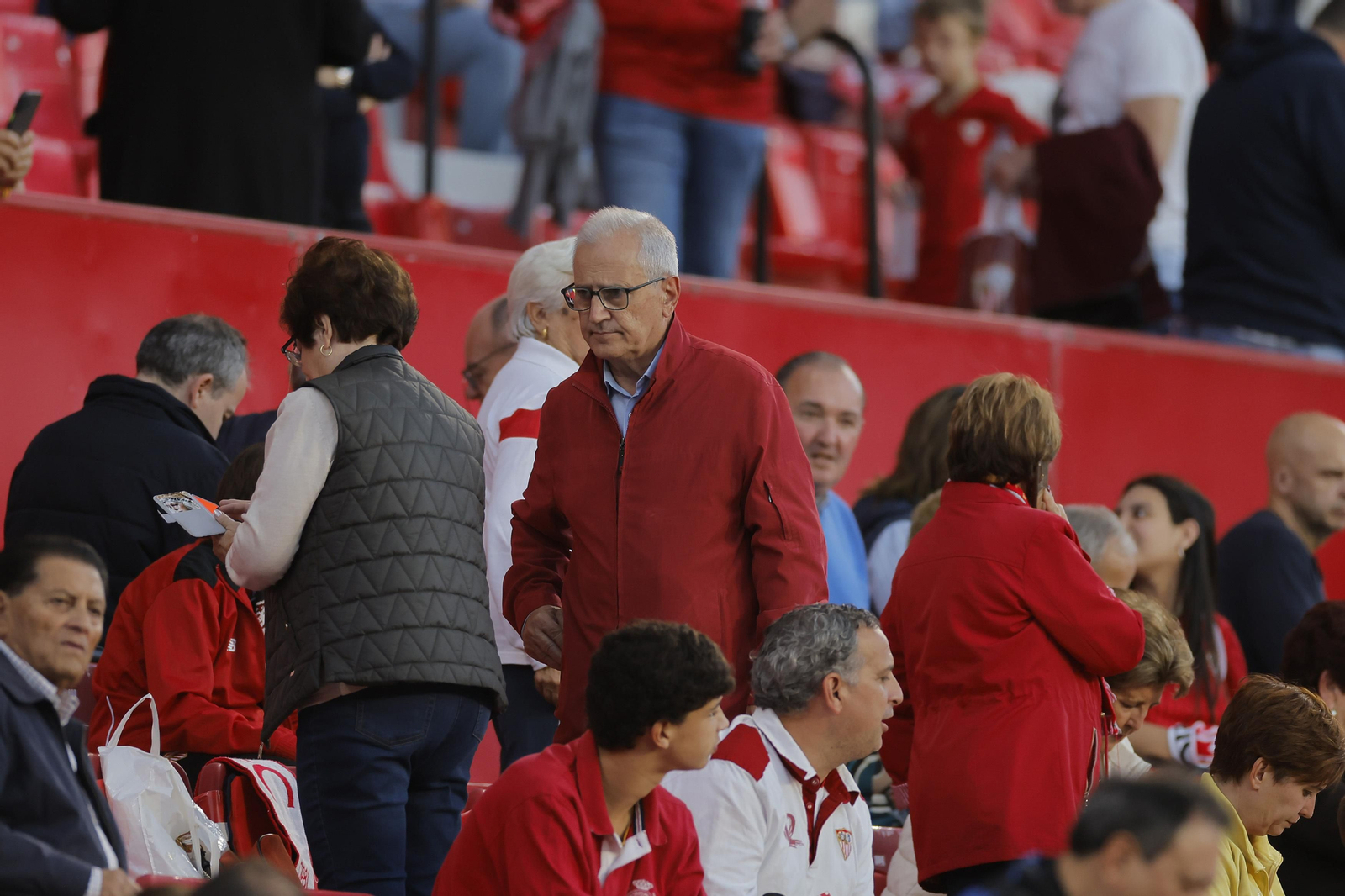 Búscate en las fotos del Sevilla-Betis