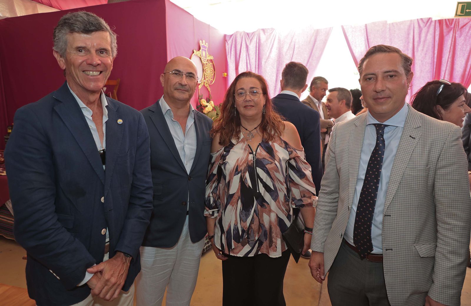 Imágenes de la copa de autoridades y medios de comunicación en la caseta municipal de la Feria Real de Algeciras 2024