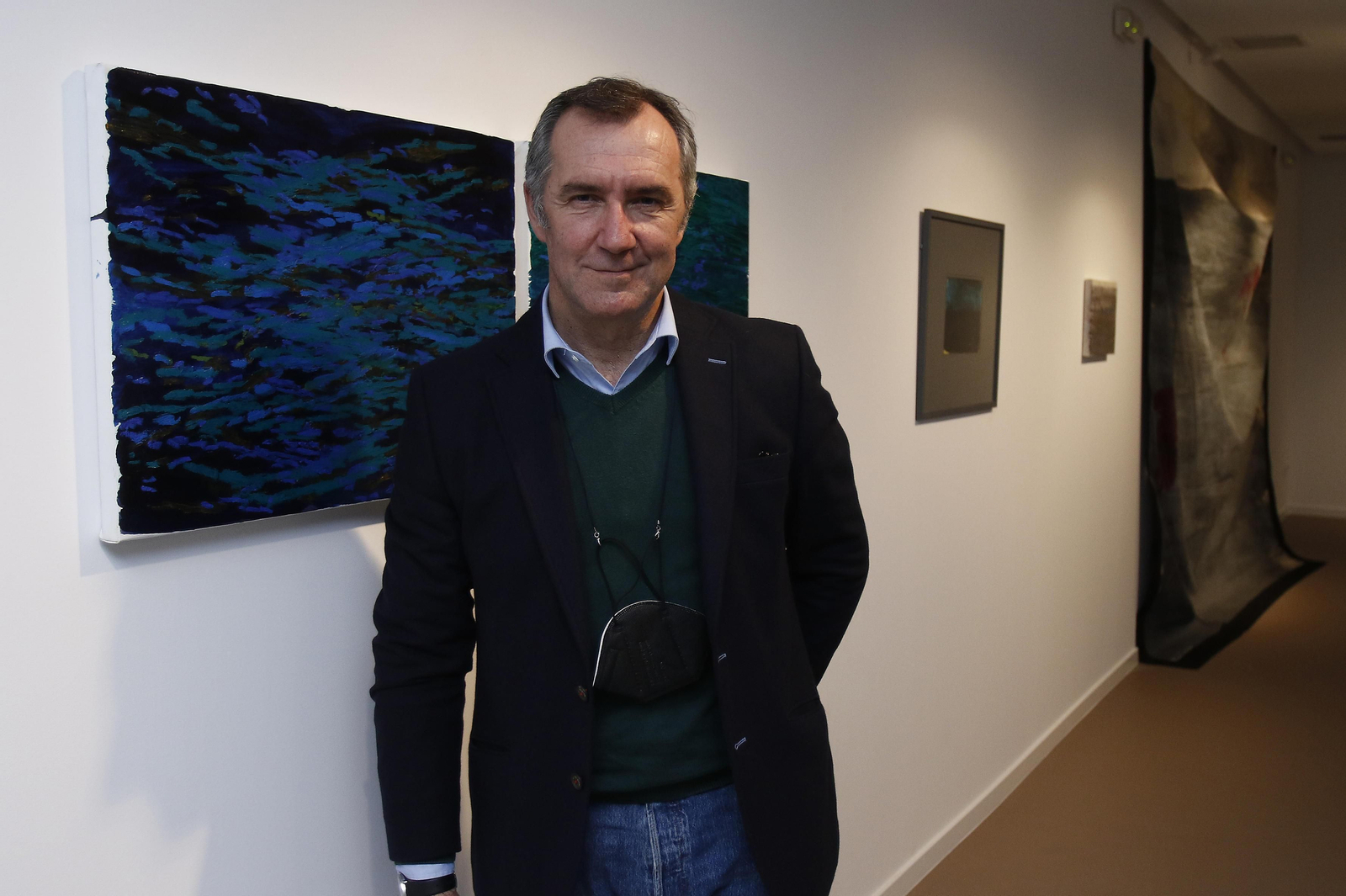 Paco Pérez Valencia (Sanlúcar de Barrameda, 1969) en la planta baja de 'Isla Utopía'.