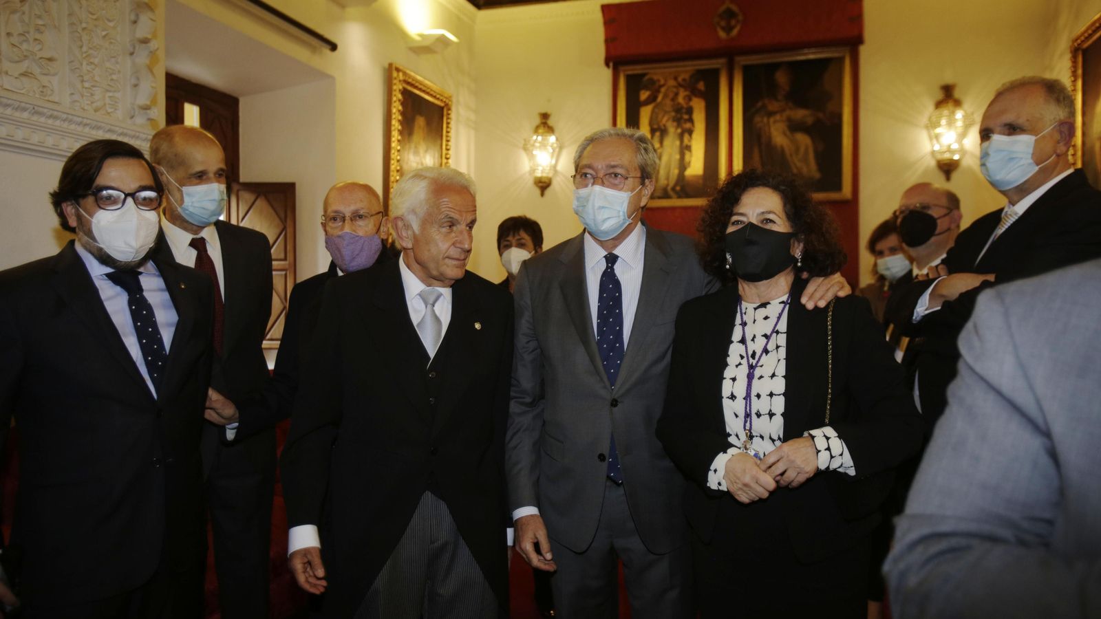 Foto de familia de Antonio Pascual, académico de honor de Farmacia.