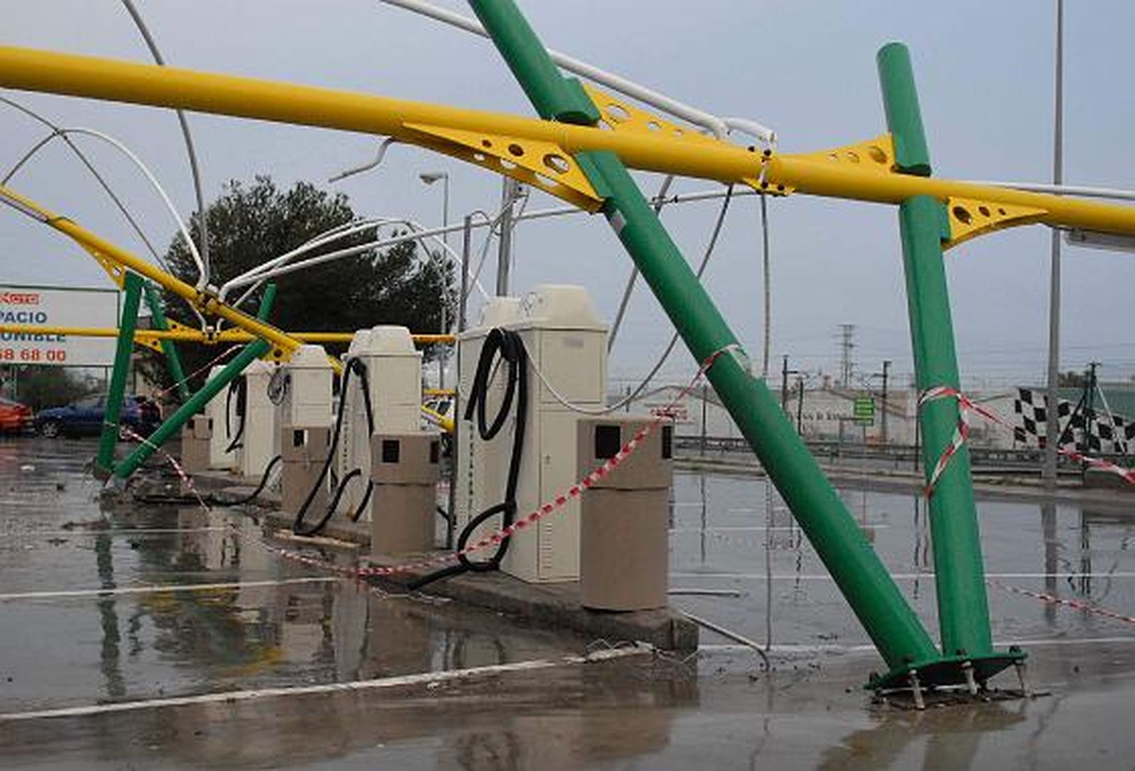 La lluvia y el viento causan múltiples destrozos en varias localidades de la provincia. 

Foto: Elías Pimentel