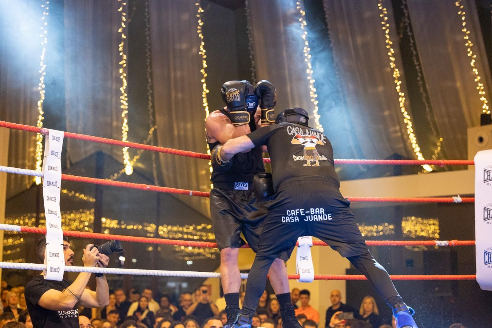 El boxeo solidario de la VI velada White Collar Boxing cautiva al público de Jaén