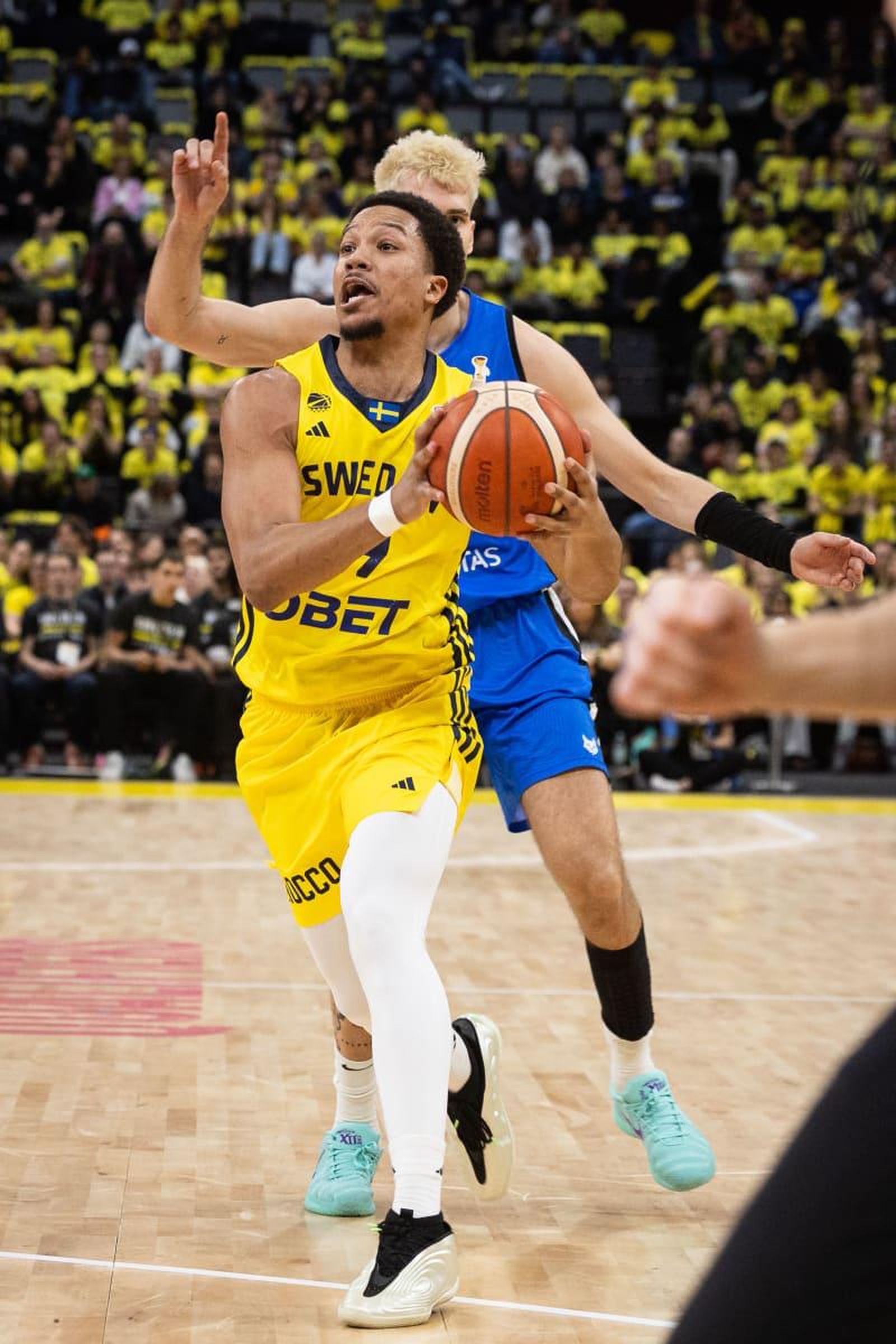 El Unicaja mira a sus cedidos: Melwin Pantzar, 16 puntos con Suecia