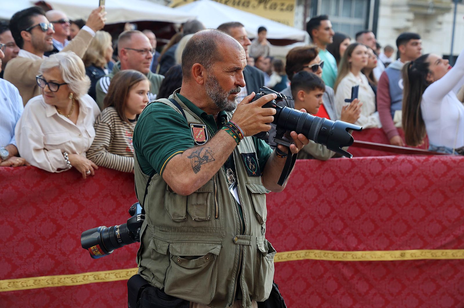 Sábado de Pasión: Imágenes de la procesión del Cristo de la Vera+Cruz portado por el Grupo de Caballería Ligero Acorazado 'Reyes Católicos' II de la Legión de Ronda