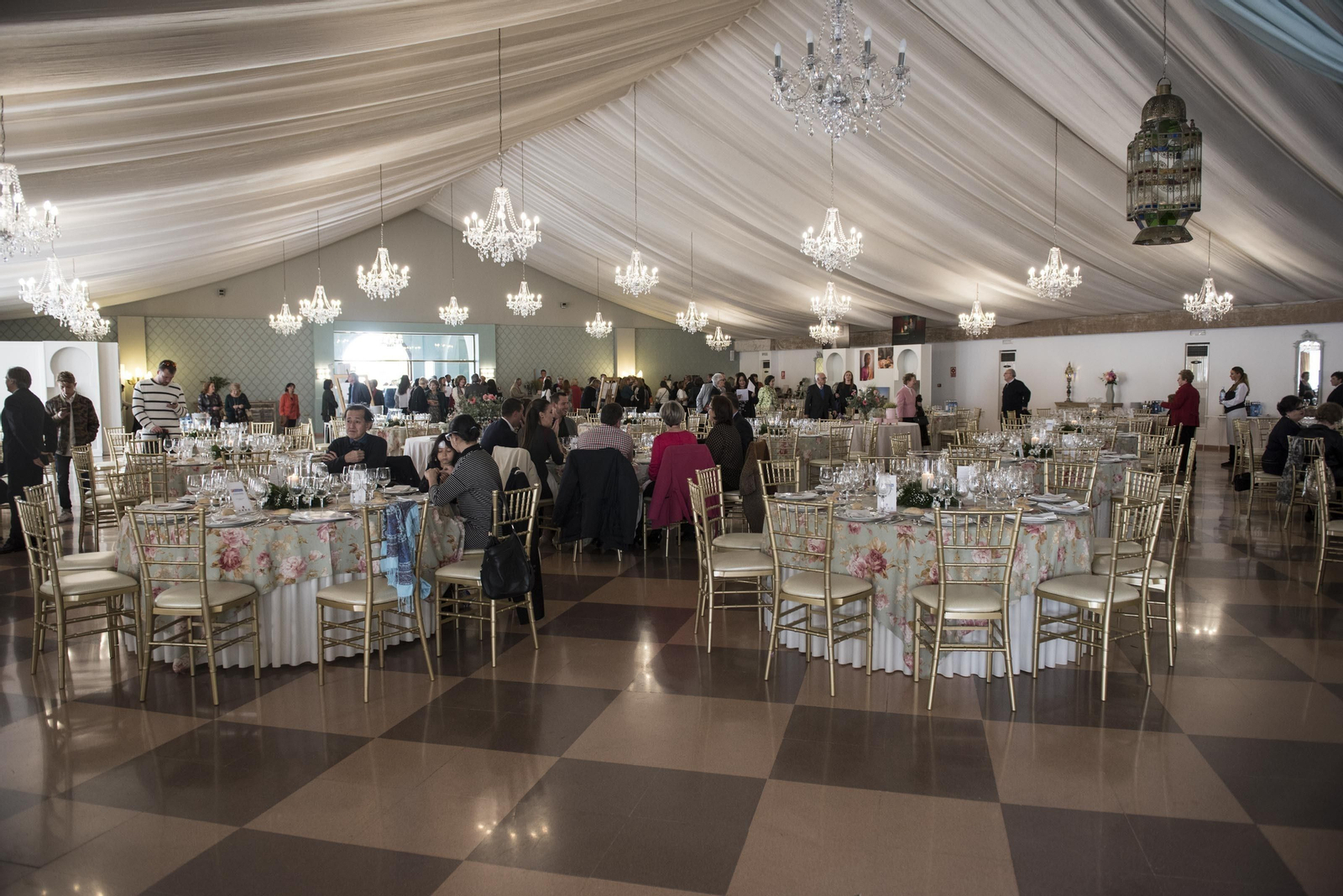 Al almuerzo asistieron alrededor de 500 personas. También colaboraron numerosas empresas granadinas.