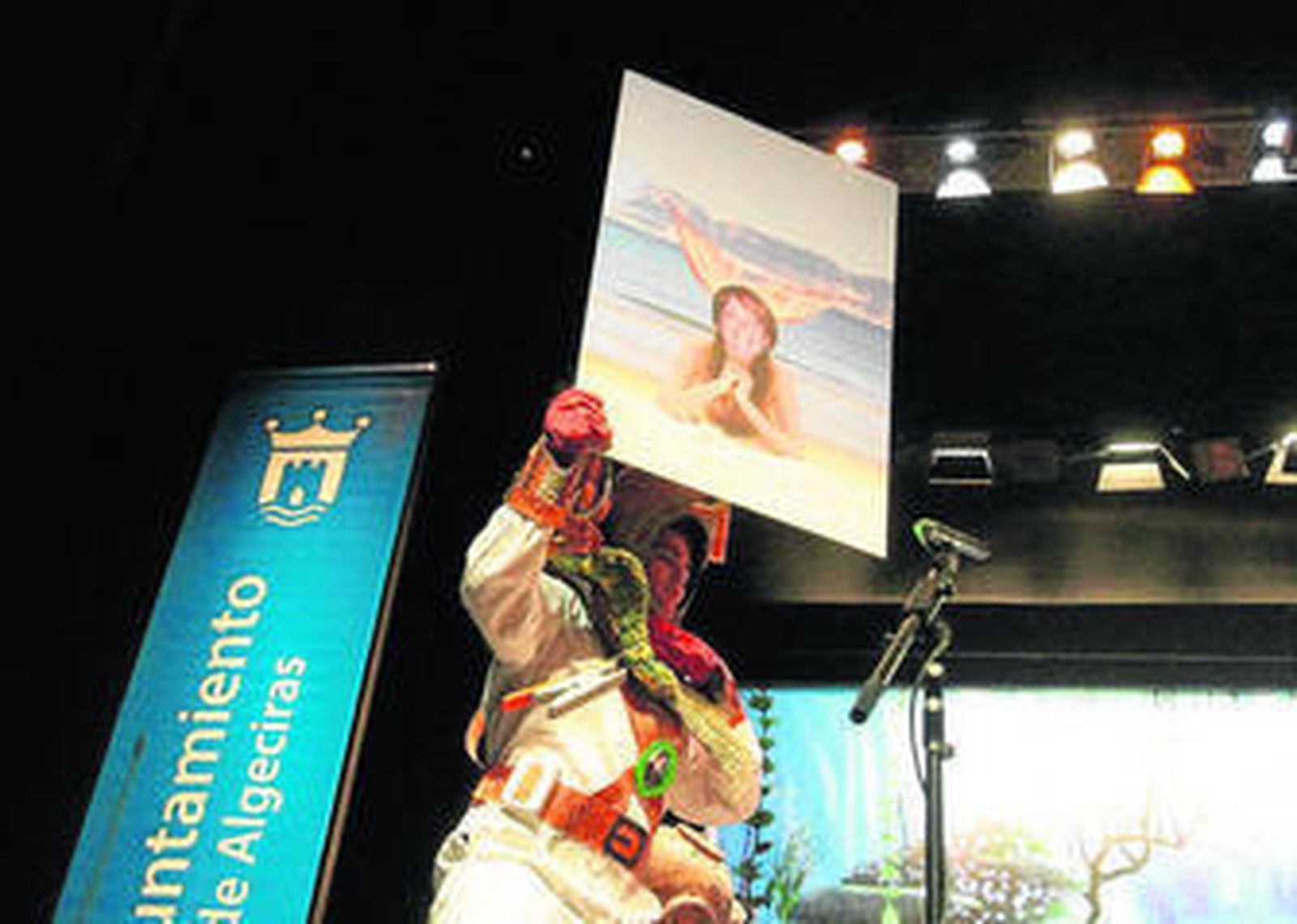 Imagen de las primeras actuaciones que se vieron ayer sobre el escenario del teatro Florida.