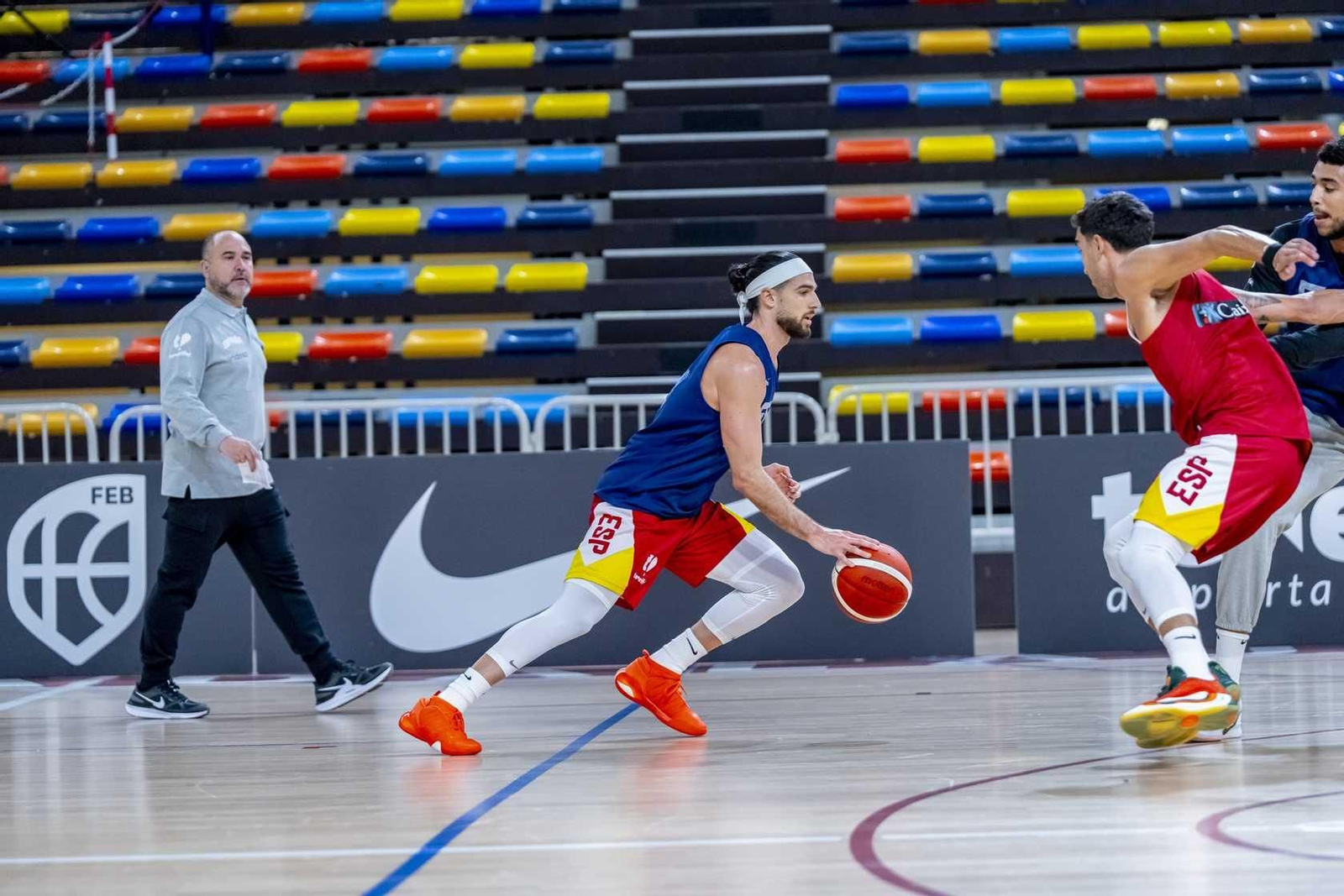 Alberto Díaz, Francis Alonso y Paco Aurioles, en la primera España de Chus Mateo