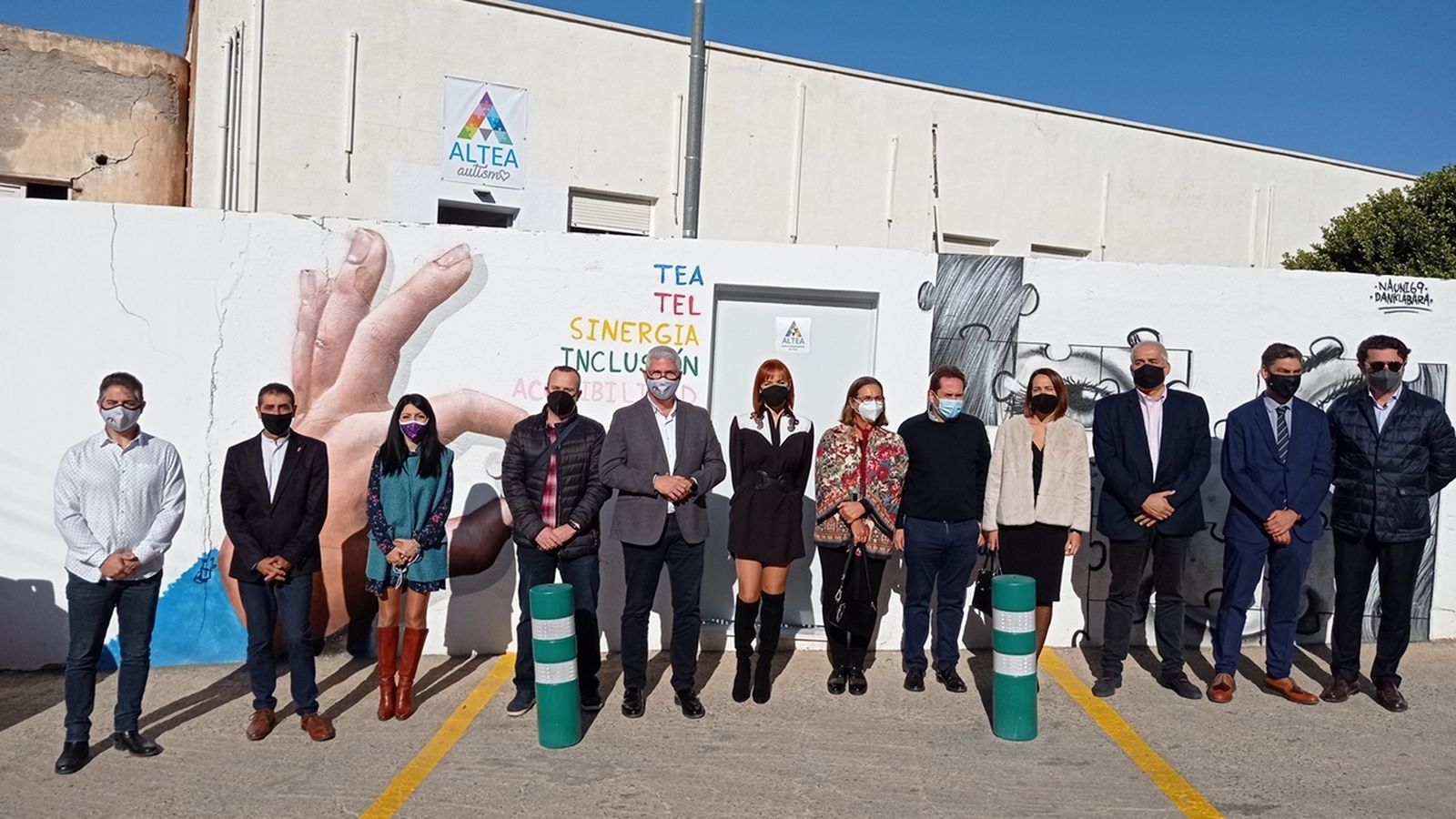 Acceso a la sede de ALTEA por la calle Hernán Cortés