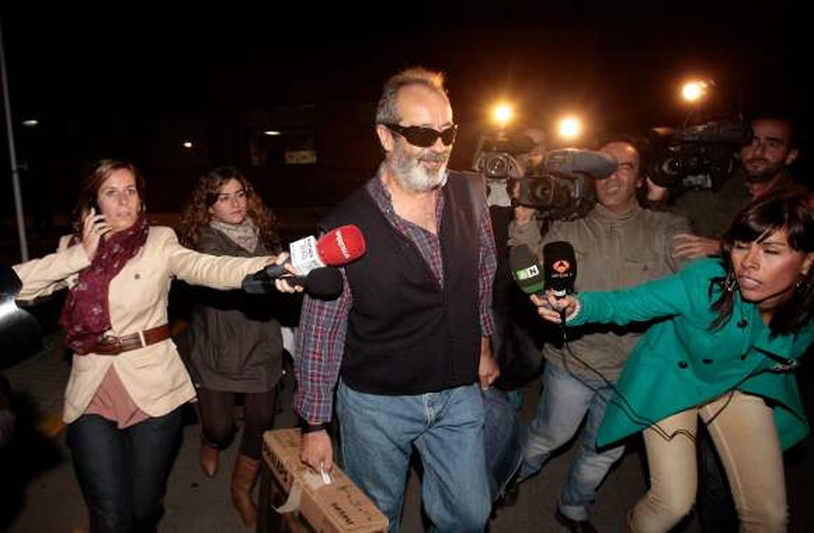 Lanzas paga la fianza y sale de la cárcel