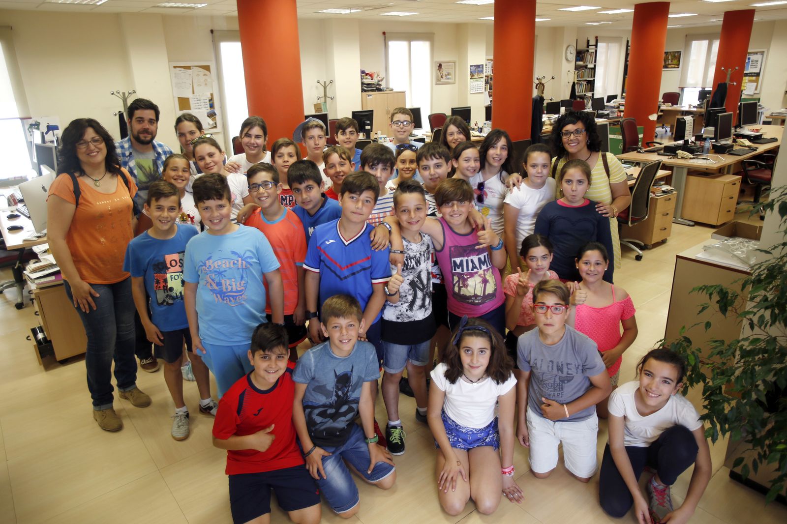 Alumnos del CEIP Ernesto Olivares, de San José Del Valle,  conocen Diario de Cádiz (2-6-2016)