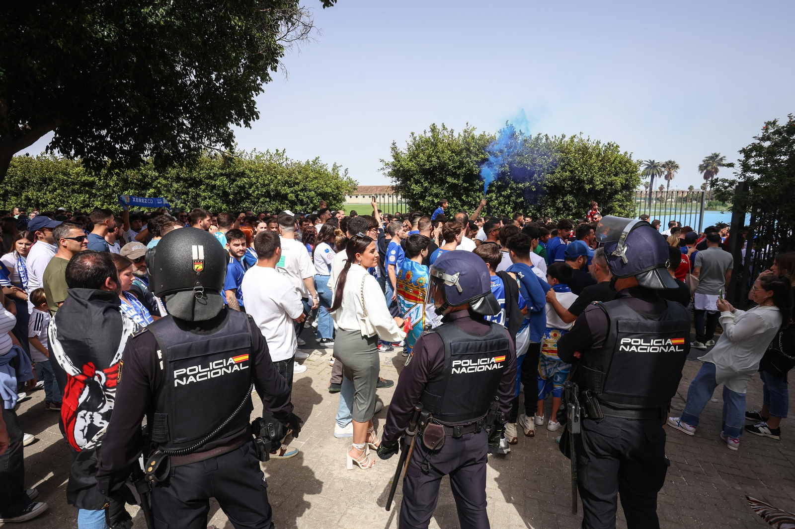 Imágenes del gran despliegue policial en Jerez durante el derbi