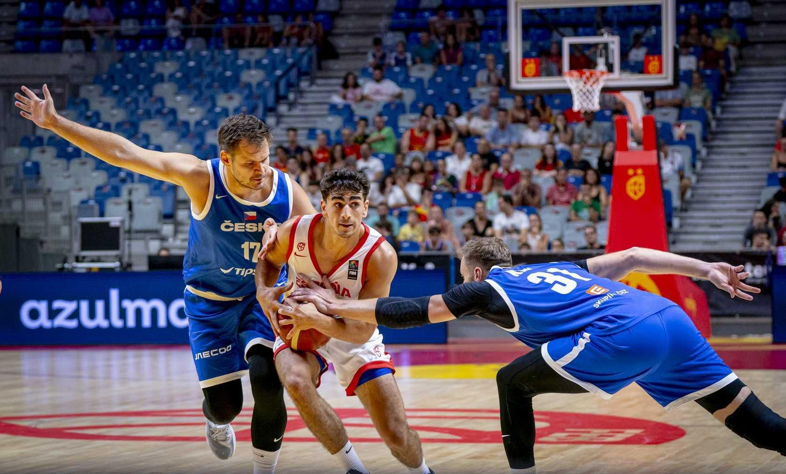 España B-República Checa, en fotos