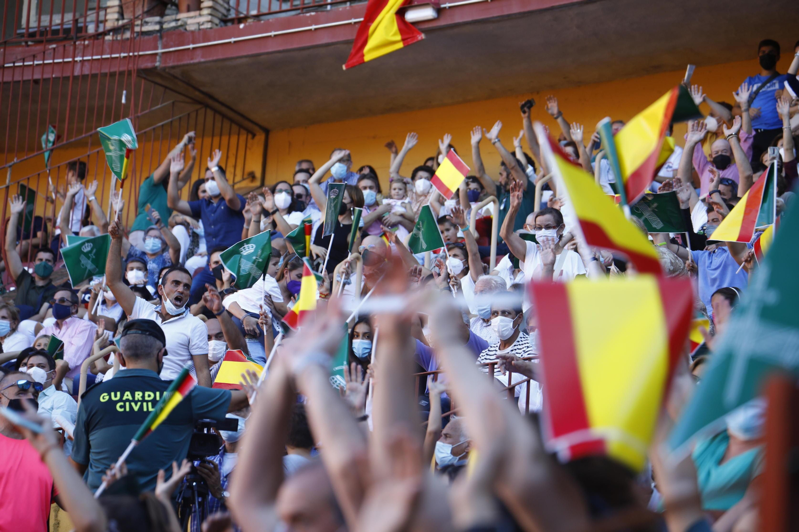 La impresionante exhibición de la Guardia Civil en la plaza de toros de Córdoba, en fotografías