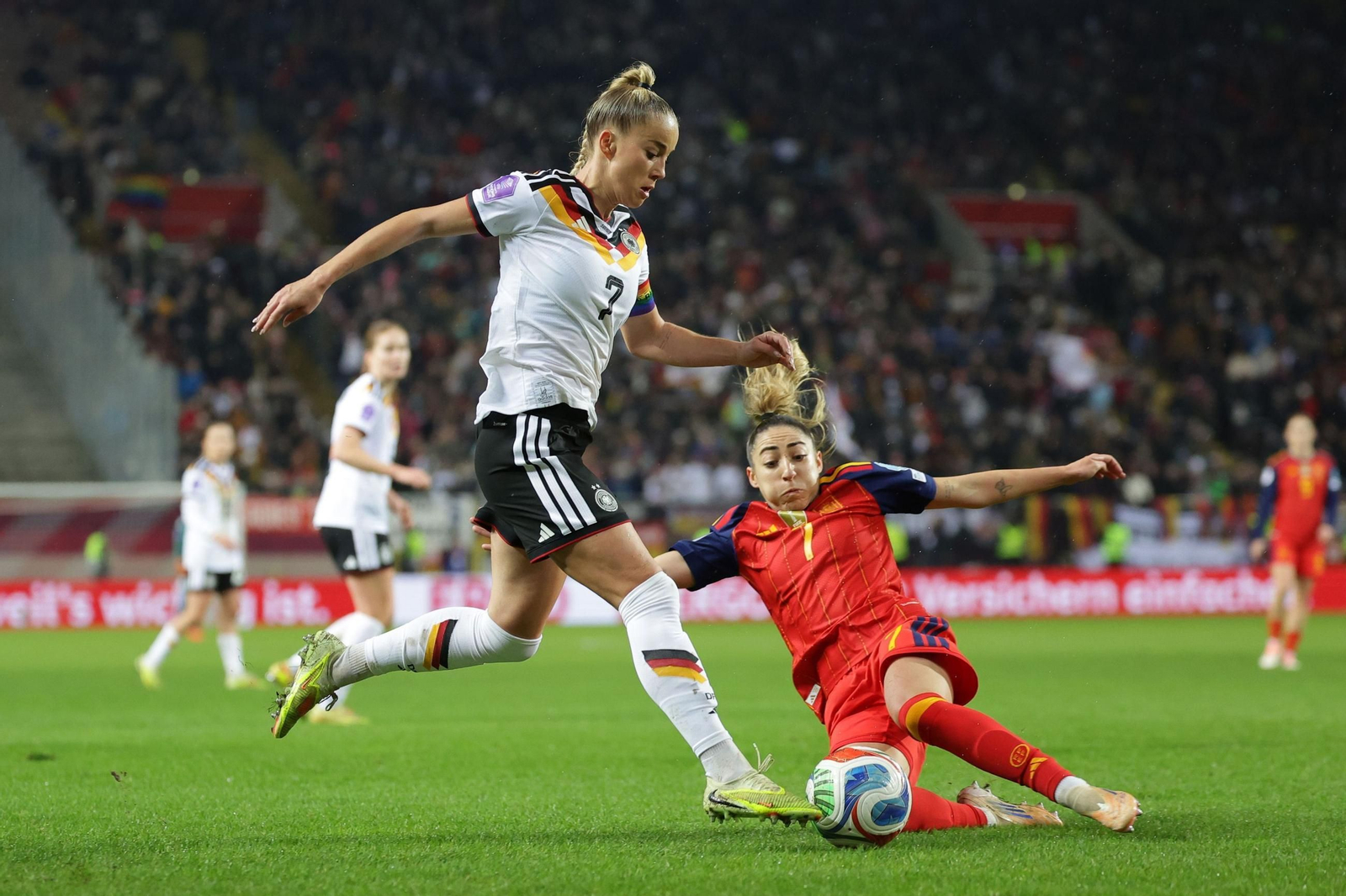 Olga Carmona ante Giulia Gwinn. Olga Carmona ante Giulia Gwinn.